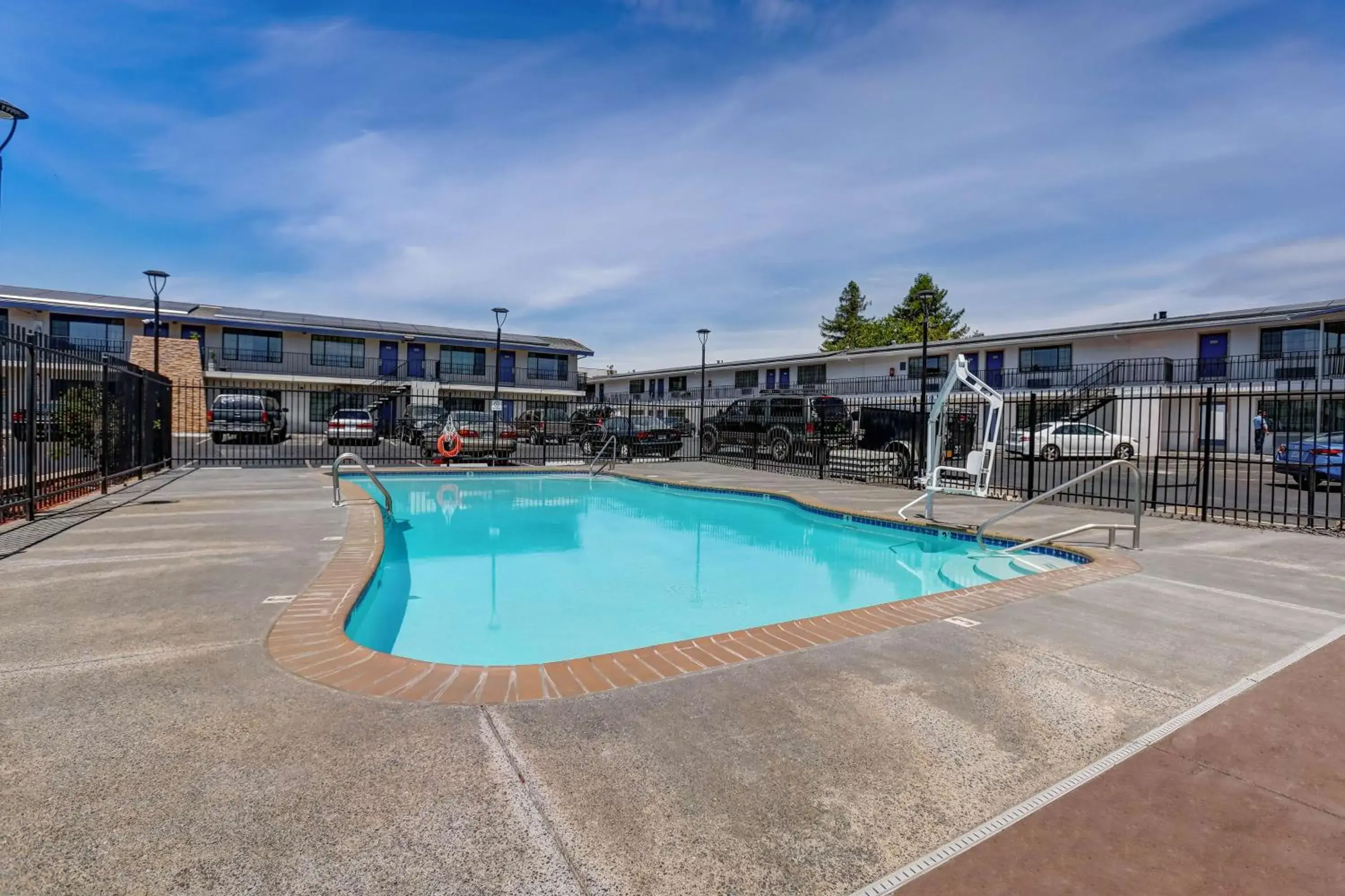 Activities, Swimming Pool in Motel 6-Ukiah, CA - North