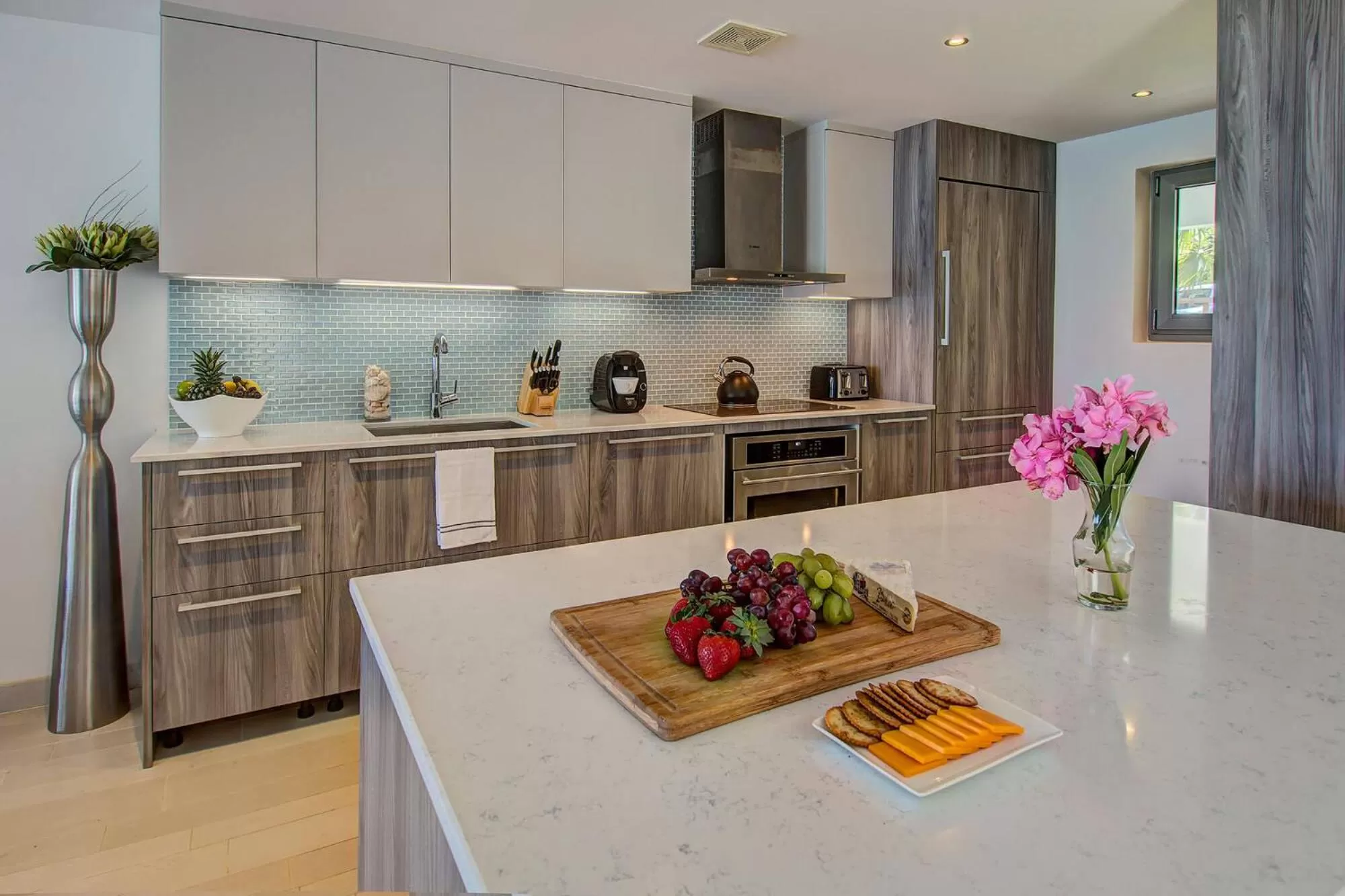 Kitchen or kitchenette in Hodges Bay Resort & Spa, an HQ Luxury Resort & Residences