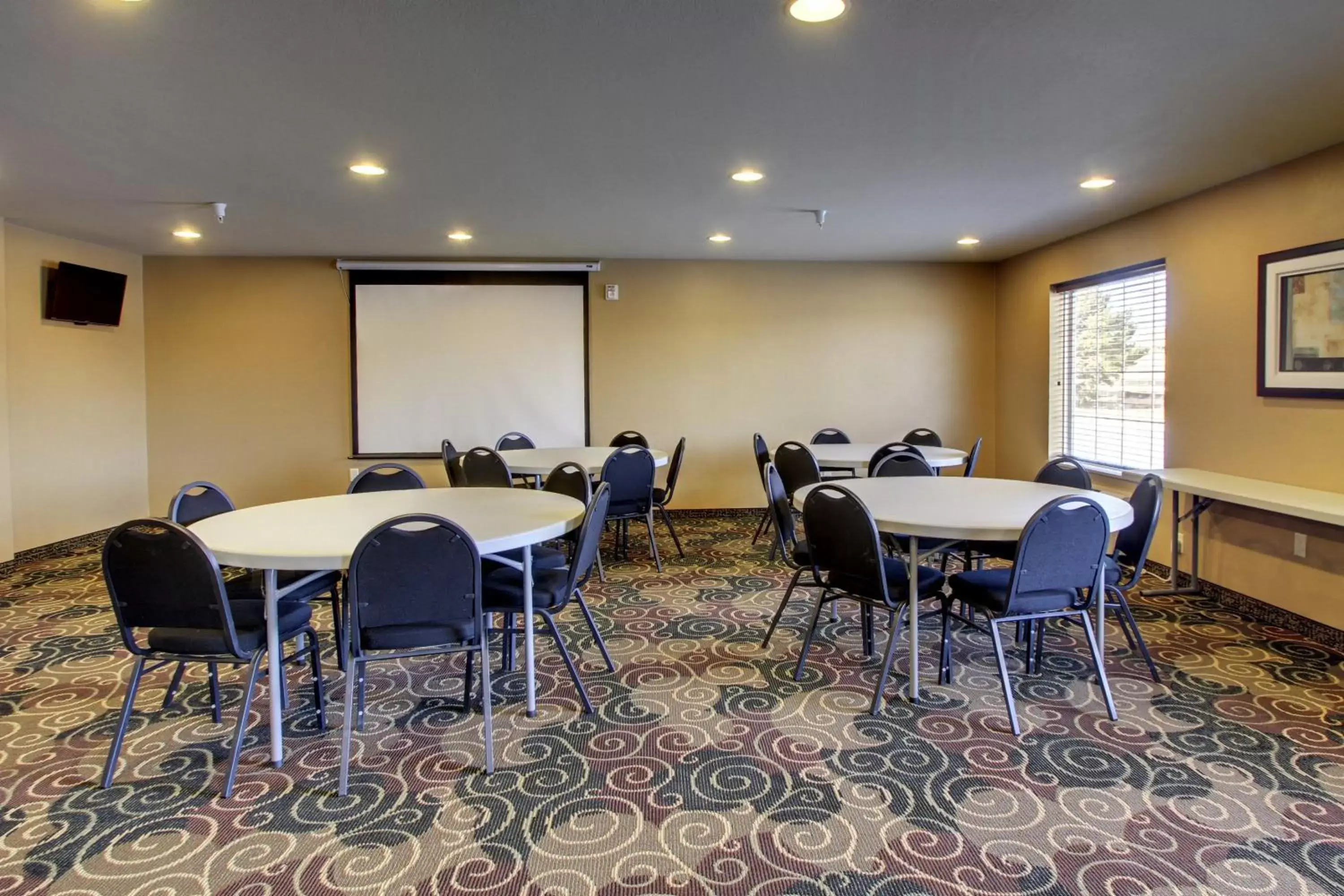 Lobby or reception in Cobblestone Inn & Suites - Hartington