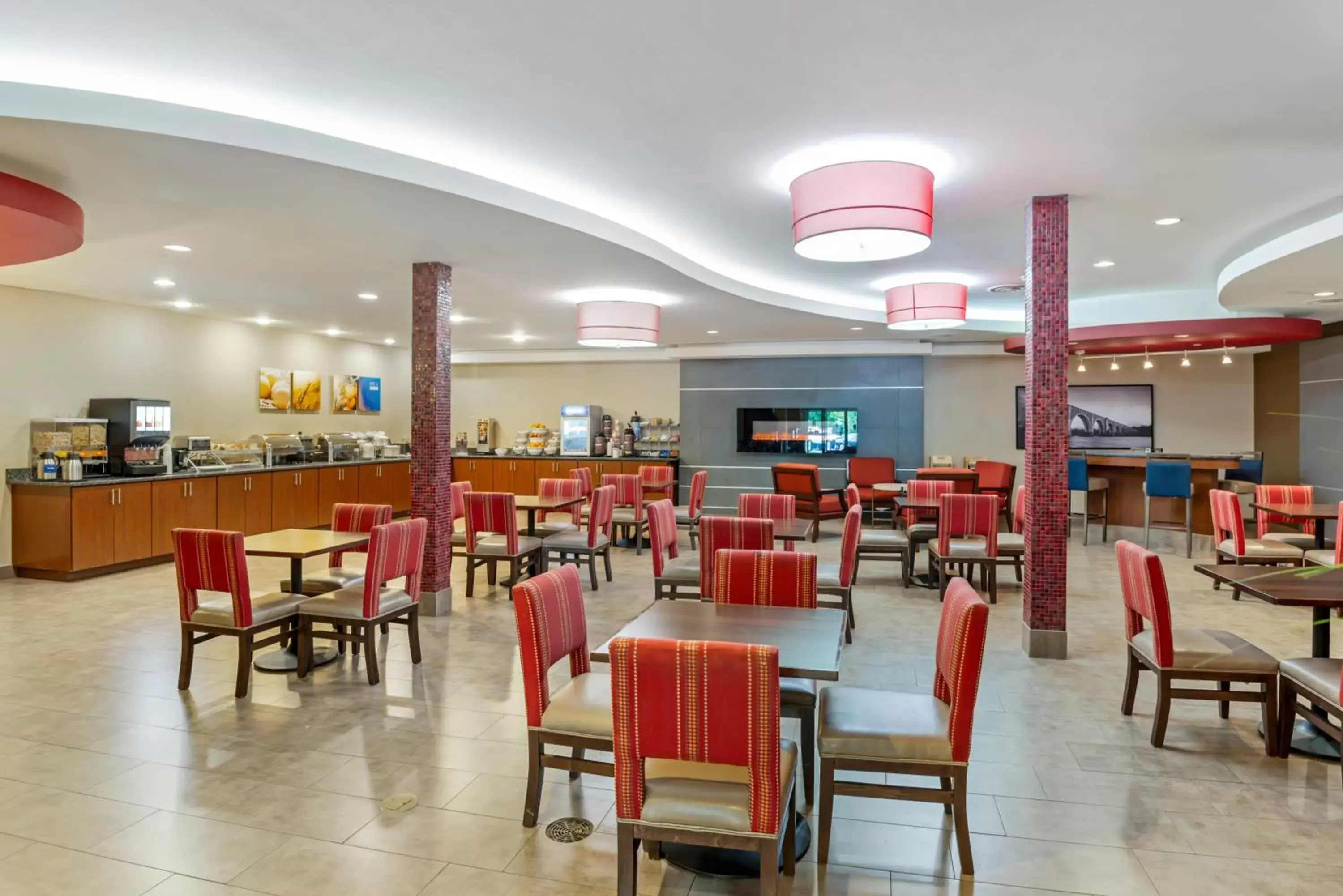 Restaurant/Places to Eat in Comfort Suites at Virginia Center Commons
