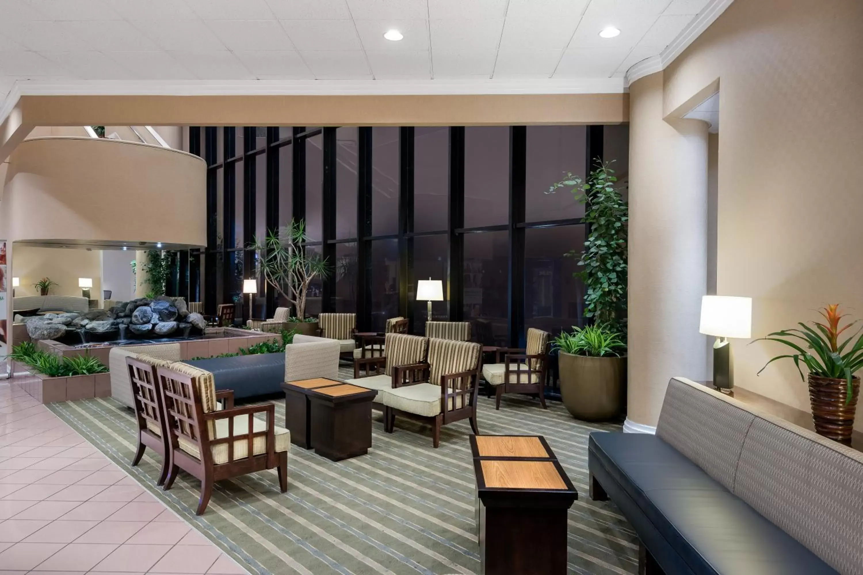 Lobby or reception, Restaurant/Places to Eat in Holiday Inn Los Angeles Gateway-Torrance, an IHG Hotel