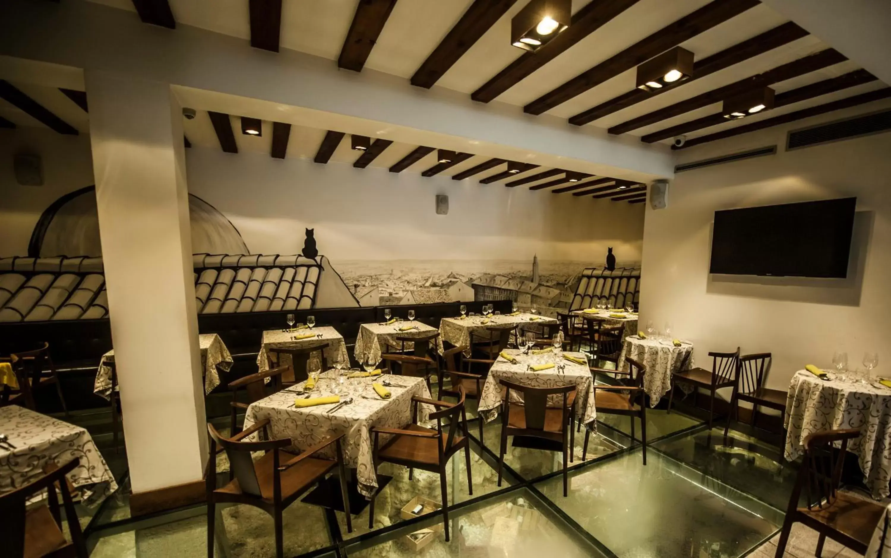 Lounge or bar, Restaurant/Places to Eat in Posada del León de Oro Boutique Hotel