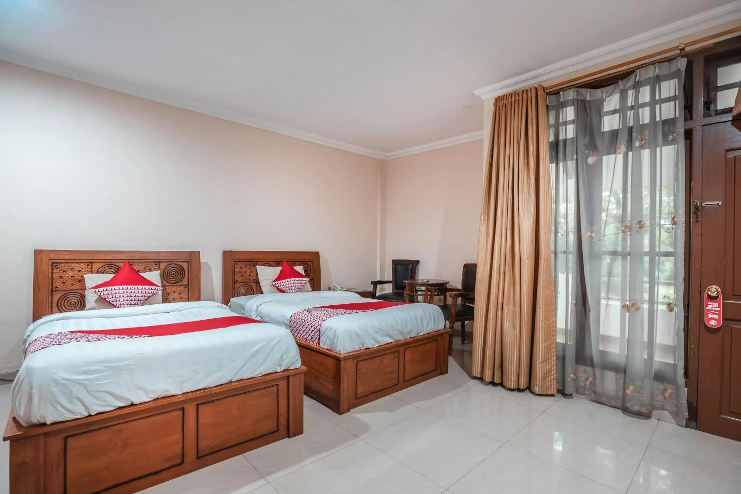 Bedroom, Bed in OYO 686 Bunga Karang Hotel