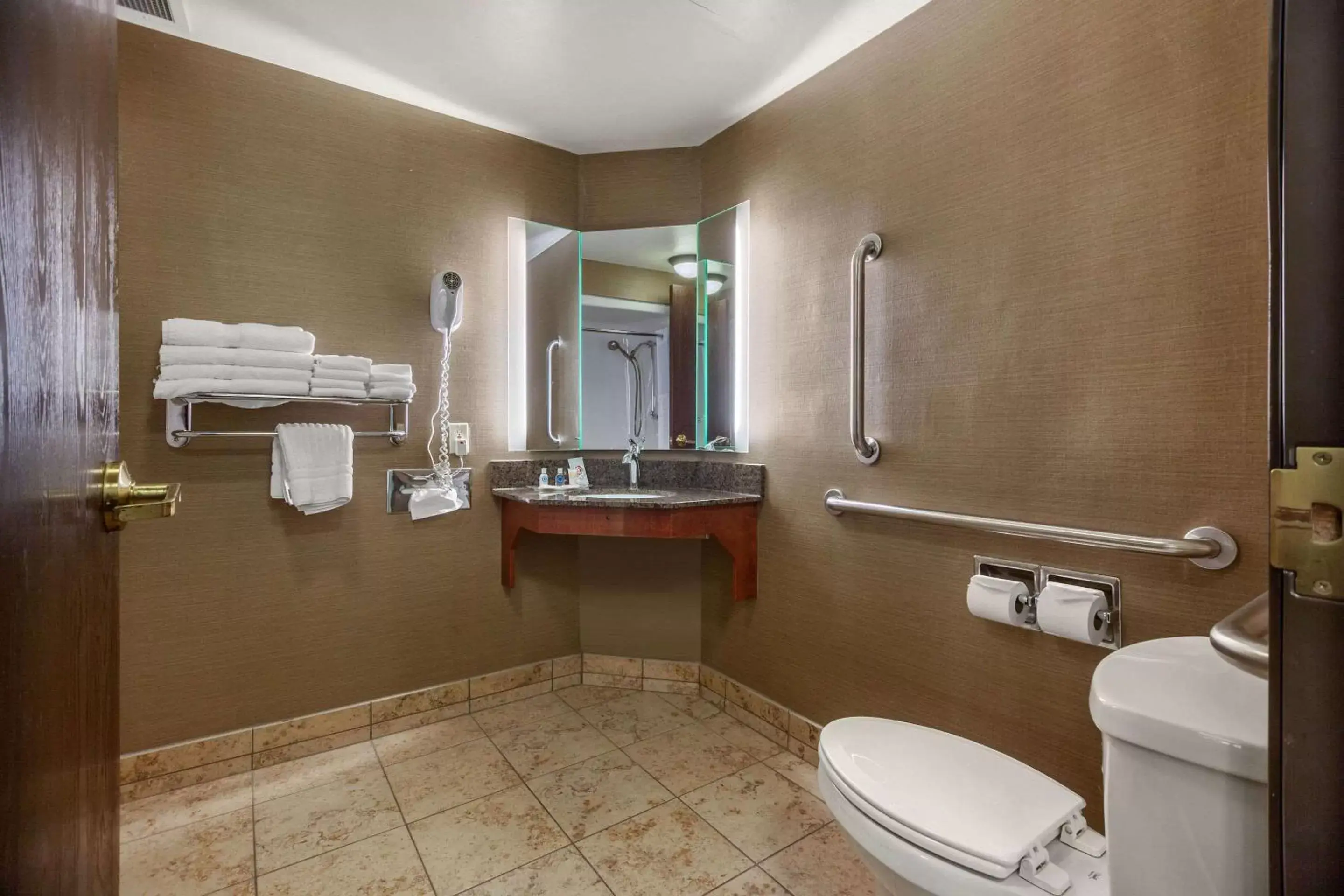 Photo of the whole room, Bathroom in Comfort Suites Green Bay