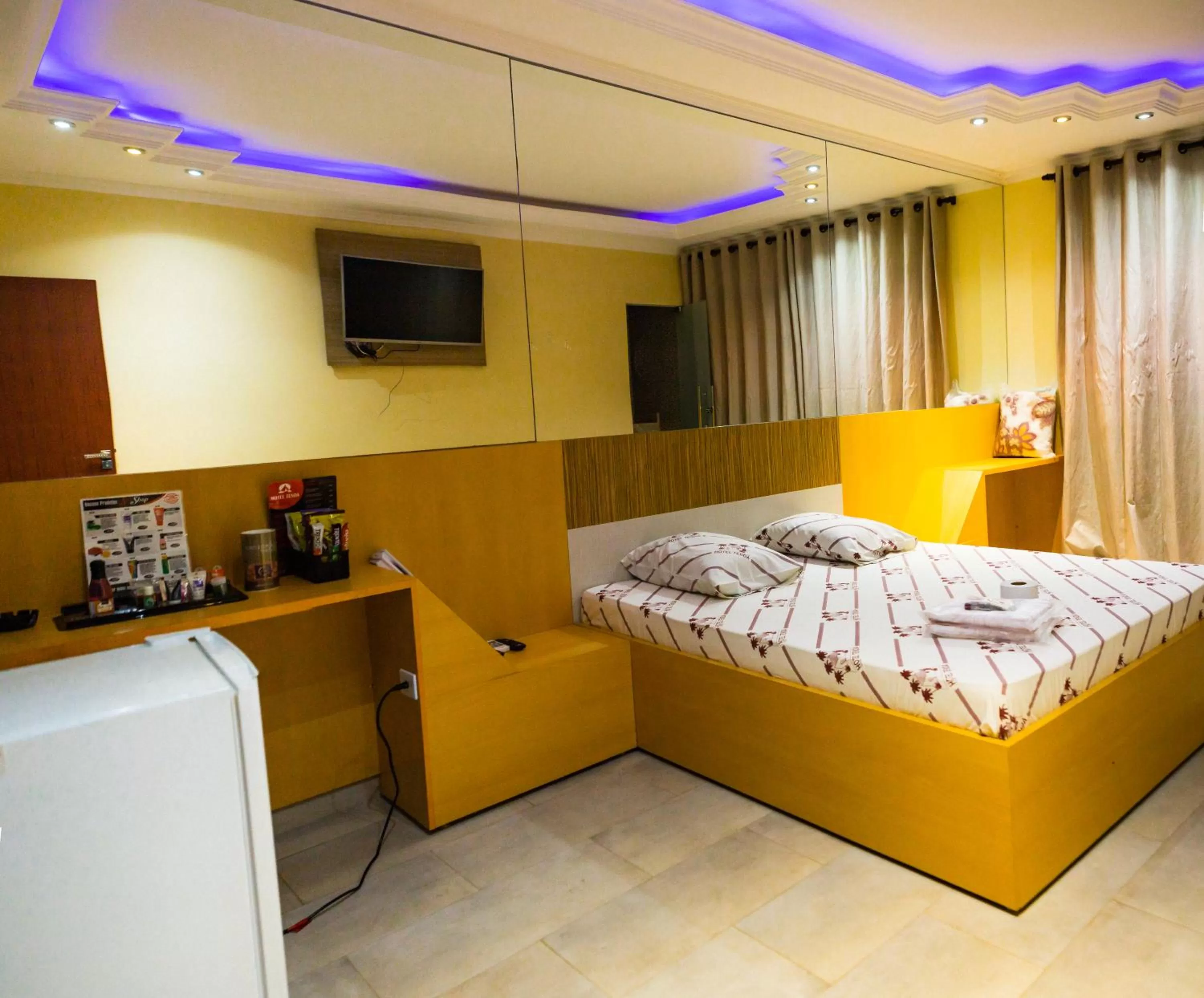 Bedroom, Bed in Motel Tenda