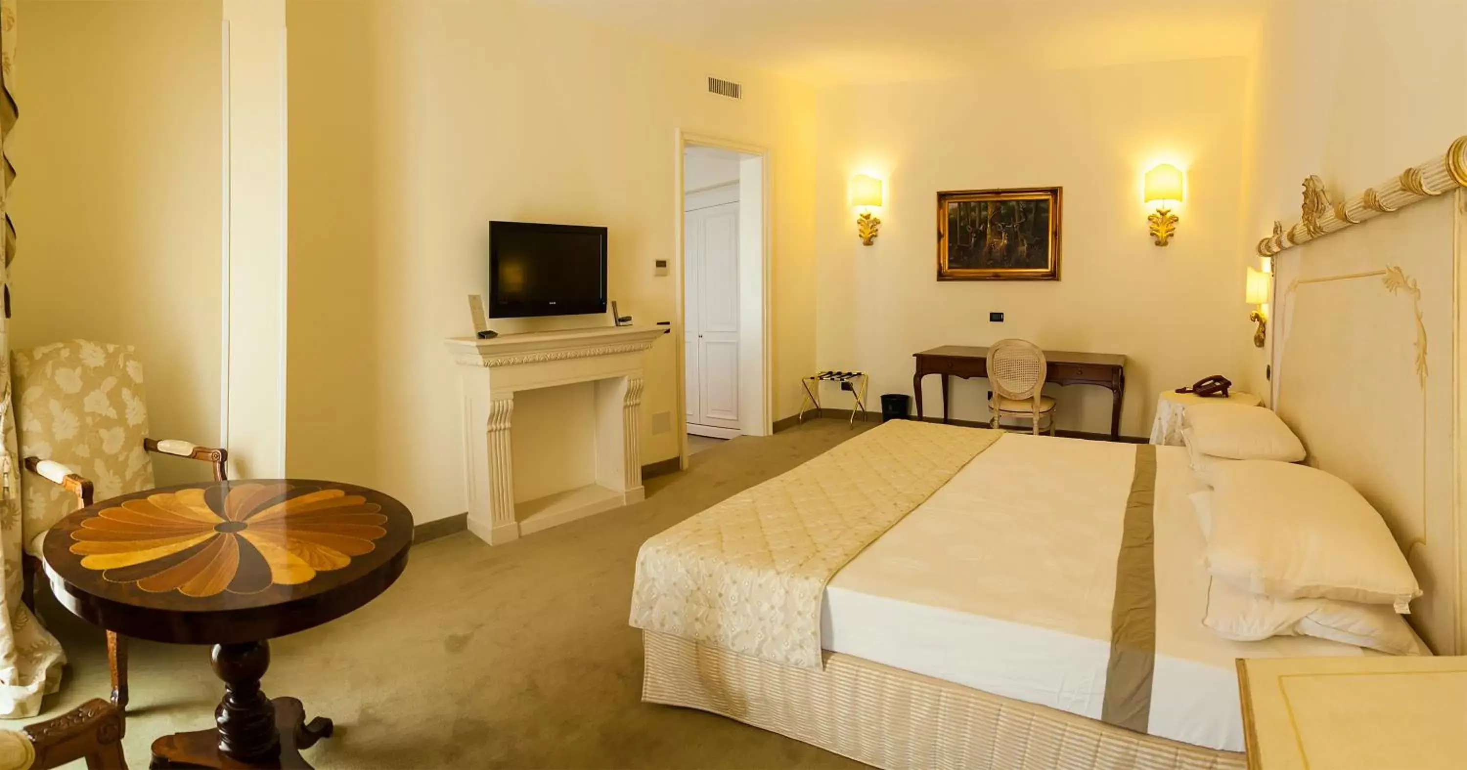 Photo of the whole room, TV/Entertainment Center in Grand Hotel Di Lecce