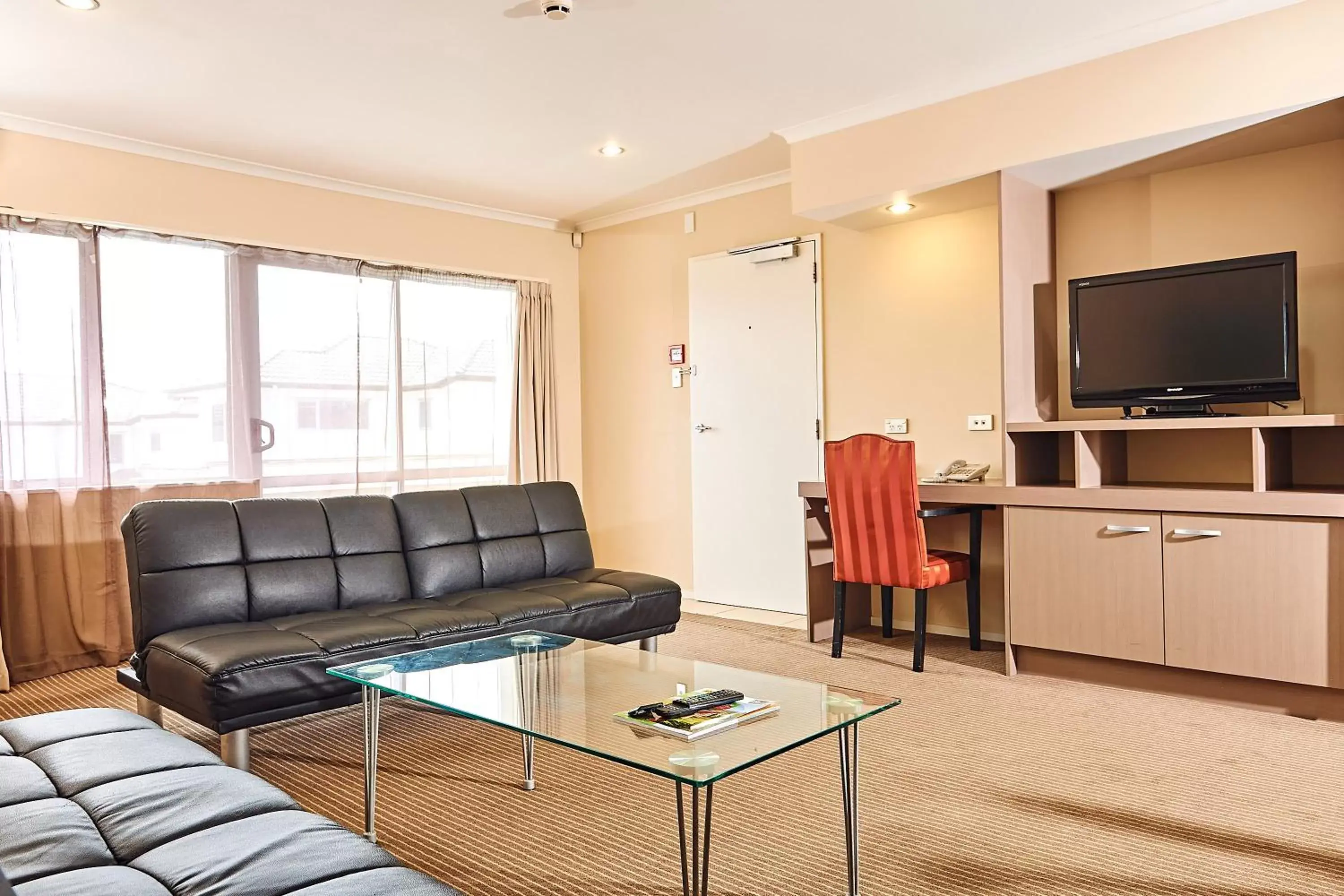 TV and multimedia, Seating Area in Auckland Airport Lodge