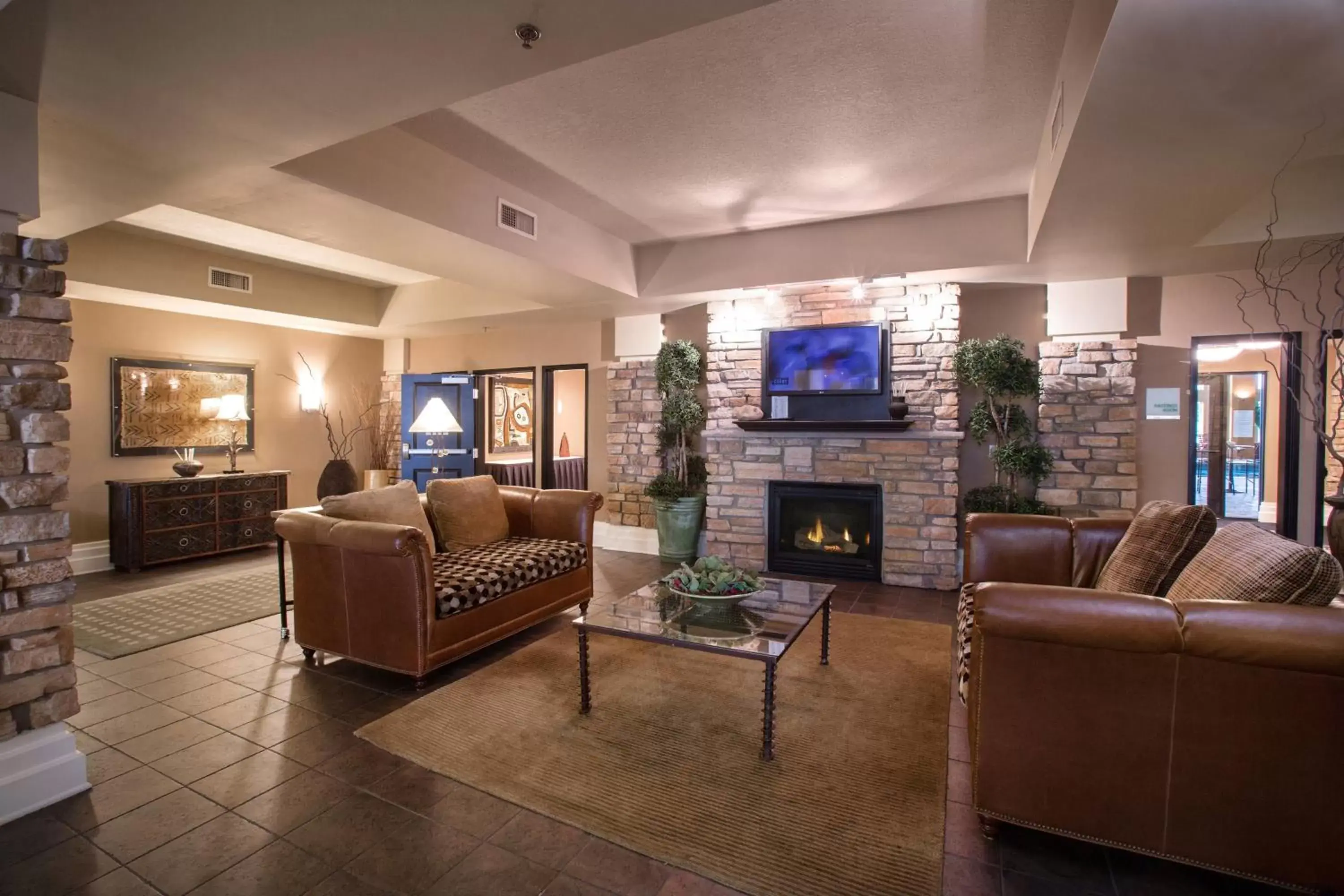 Property building, Seating Area in Holiday Inn St. Paul Northeast - Lake Elmo, an IHG Hotel