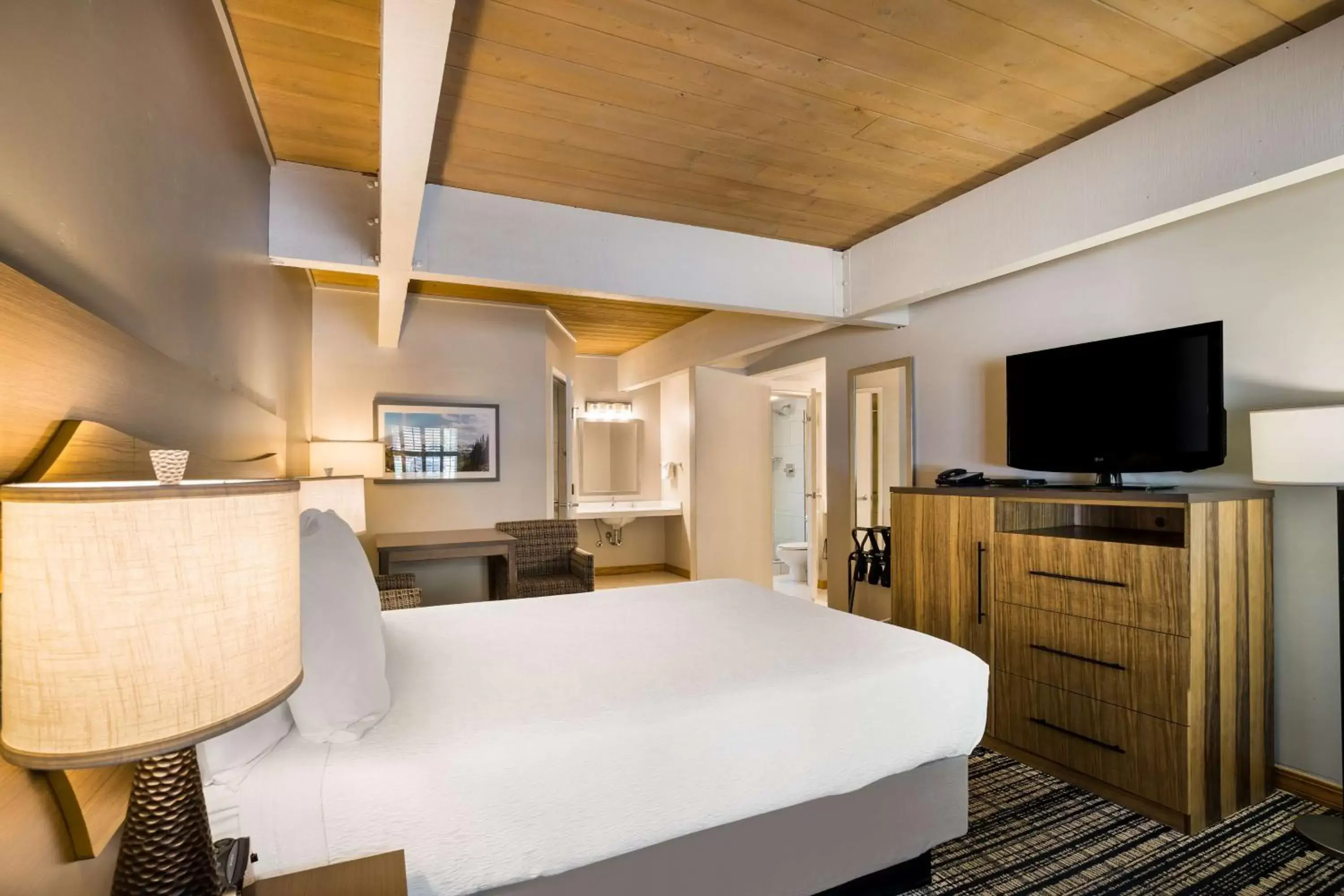 Bedroom, TV/Entertainment Center in Best Western Antlers