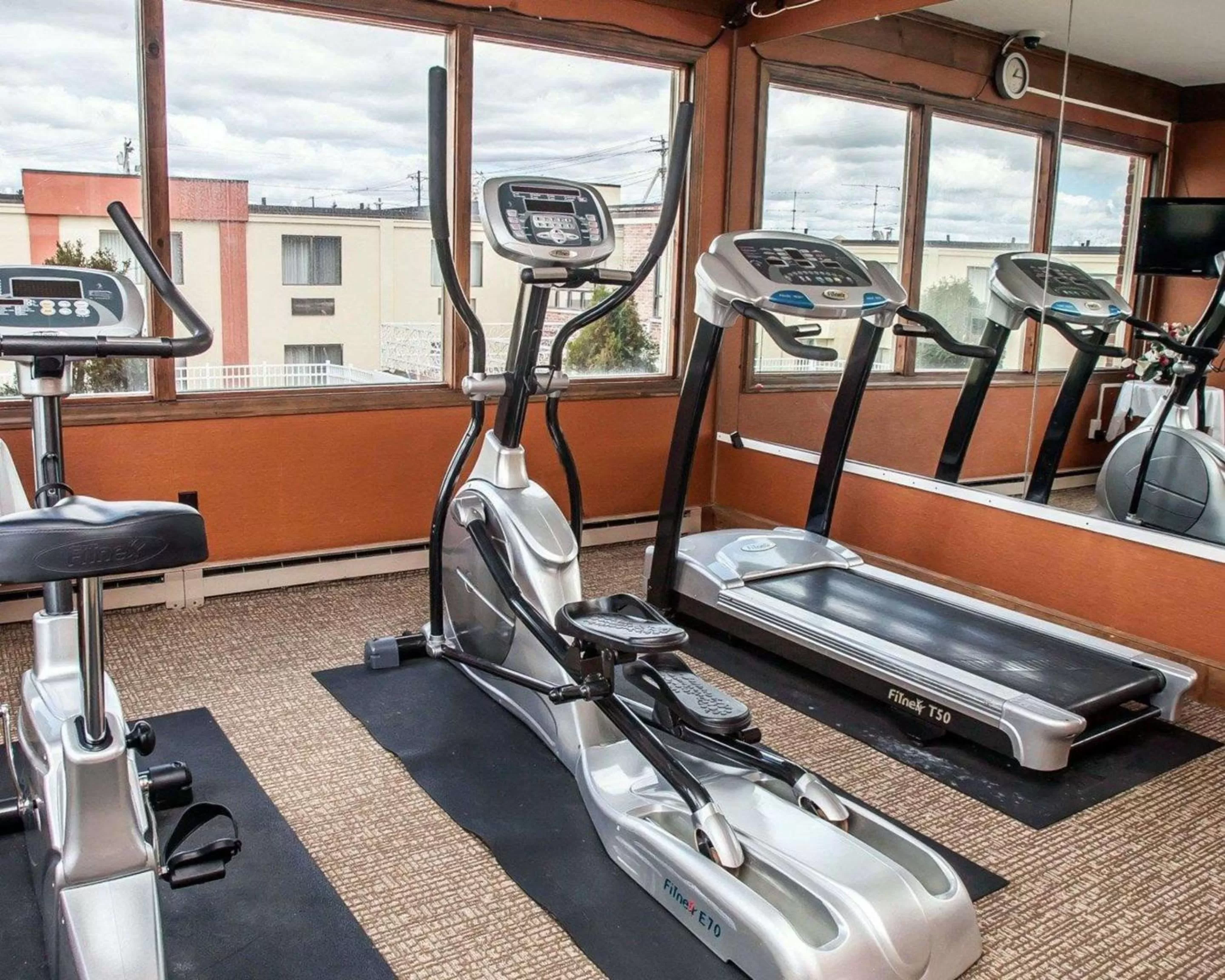 Fitness centre/facilities in Quality Inn Seekonk-Providence