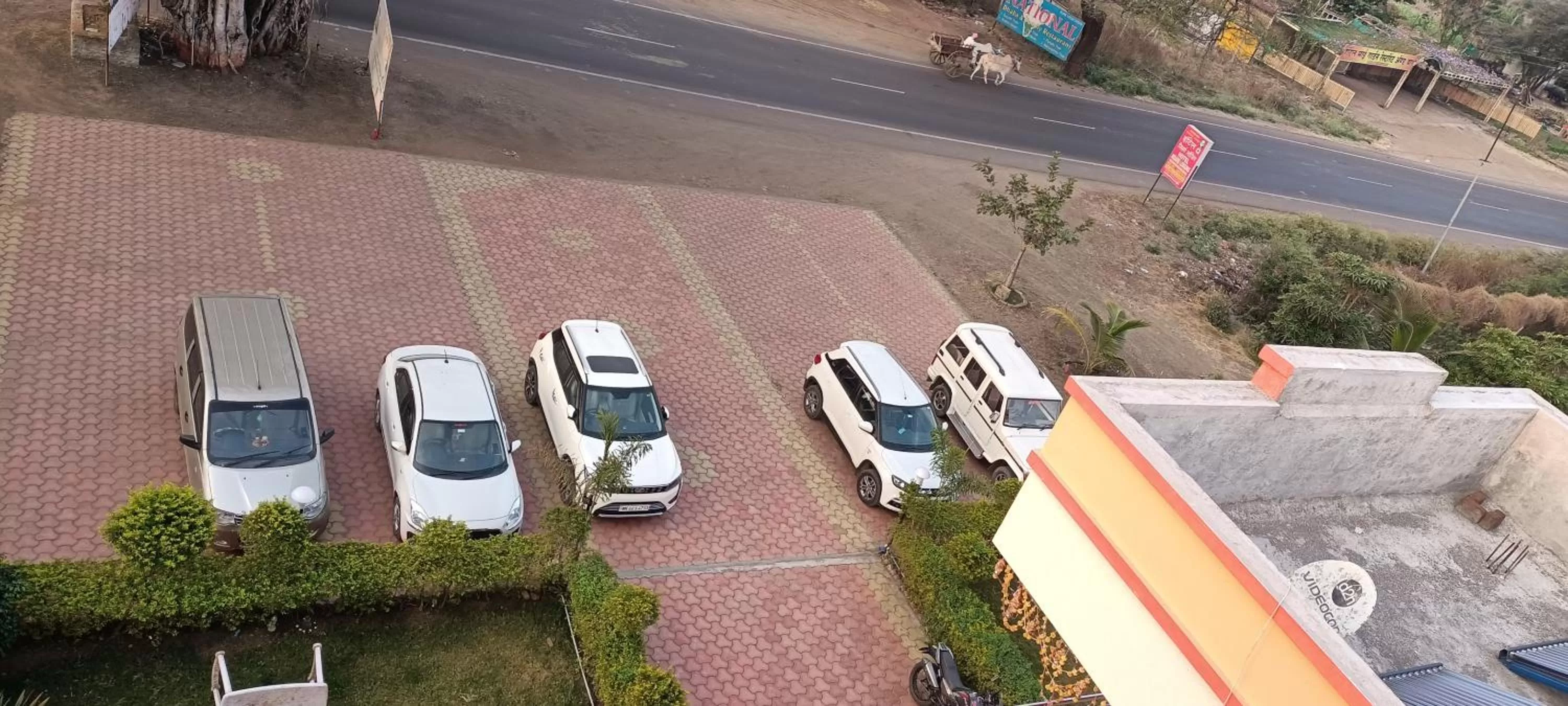 Hotel Nisarg Lodging And Restaurant