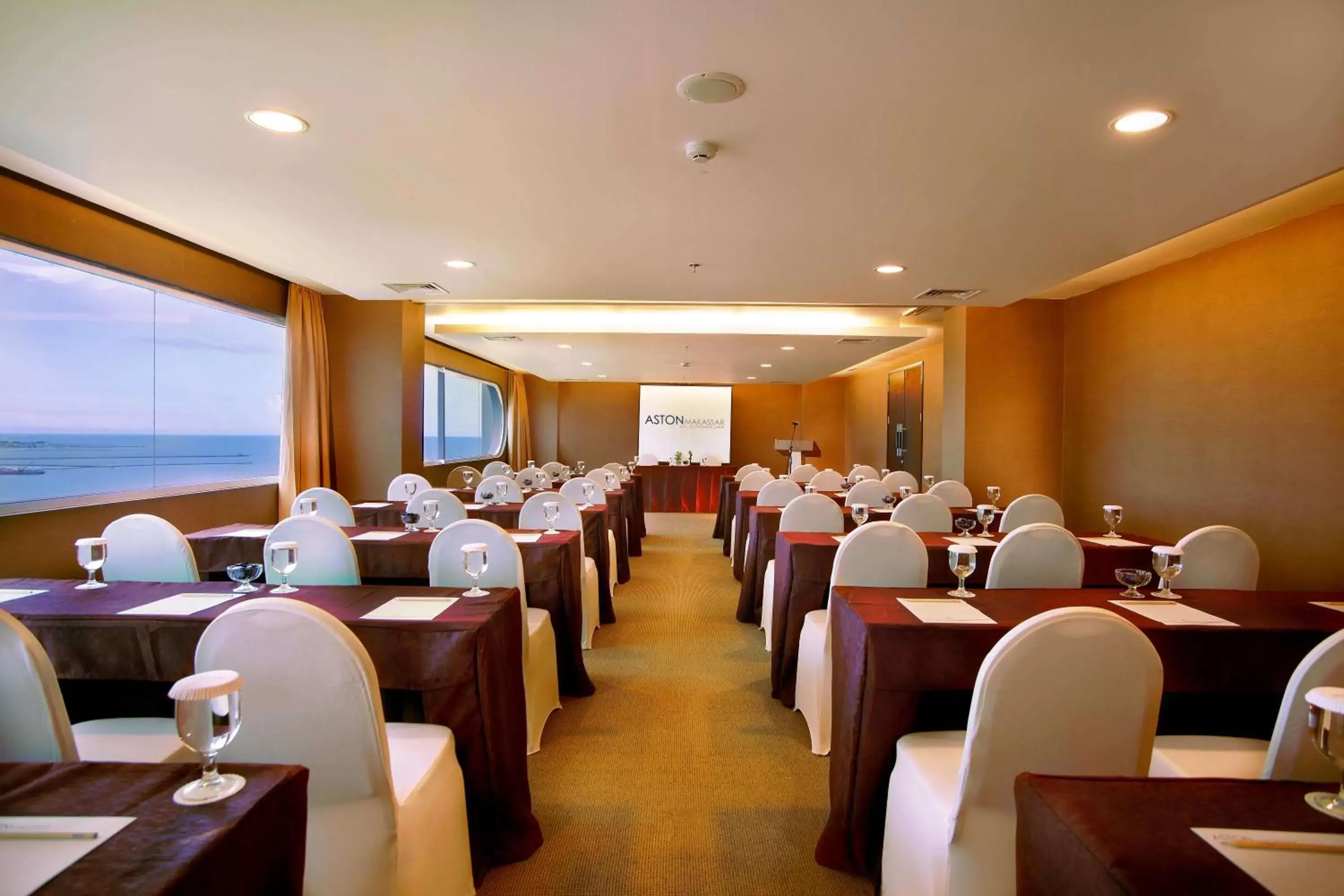 Business facilities, Restaurant/Places to Eat in ASTON Makassar Hotel & Convention Center