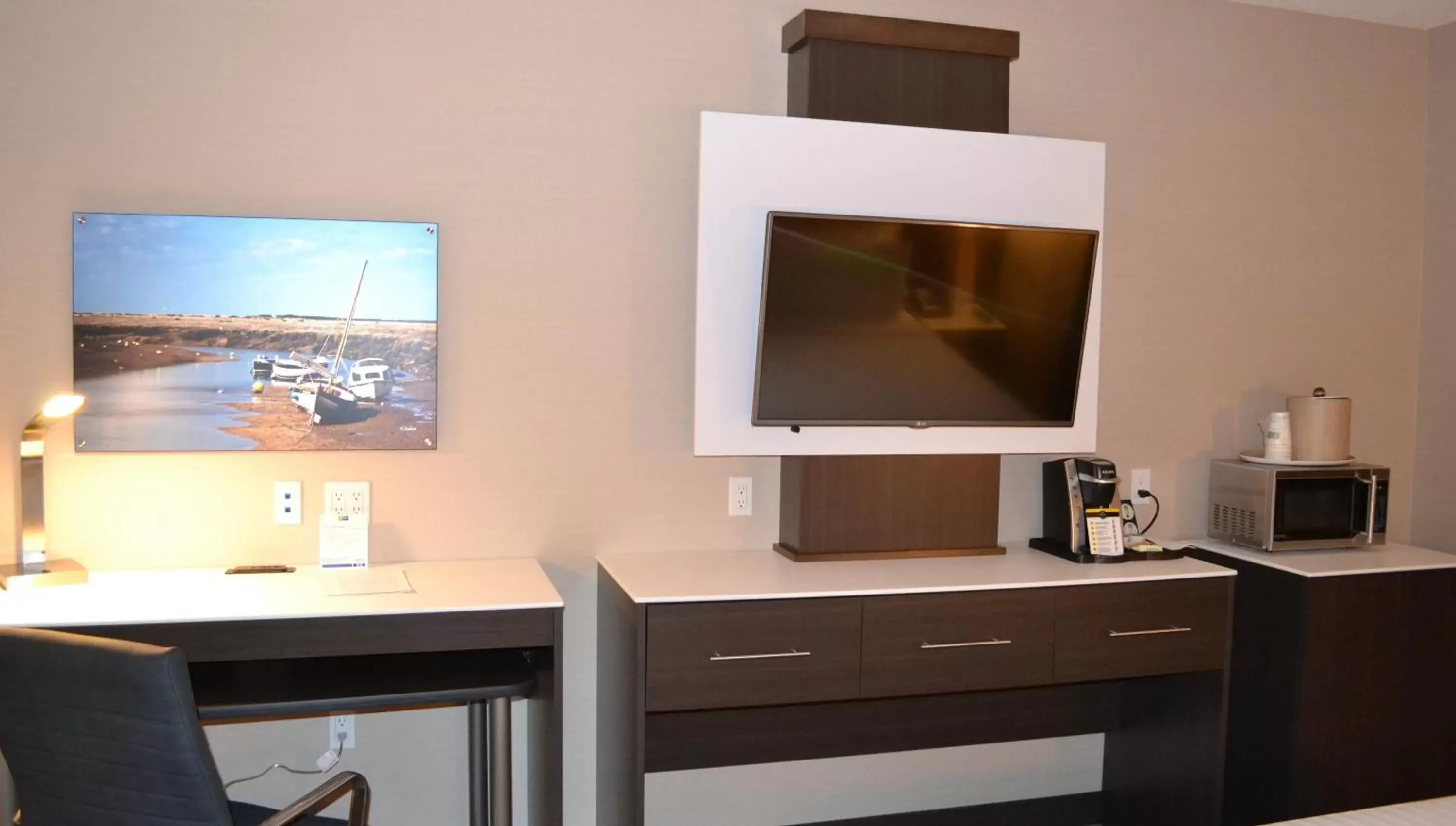 Photo of the whole room, TV/Entertainment Center in Holiday Inn Express & Suites Cold Lake, an IHG Hotel