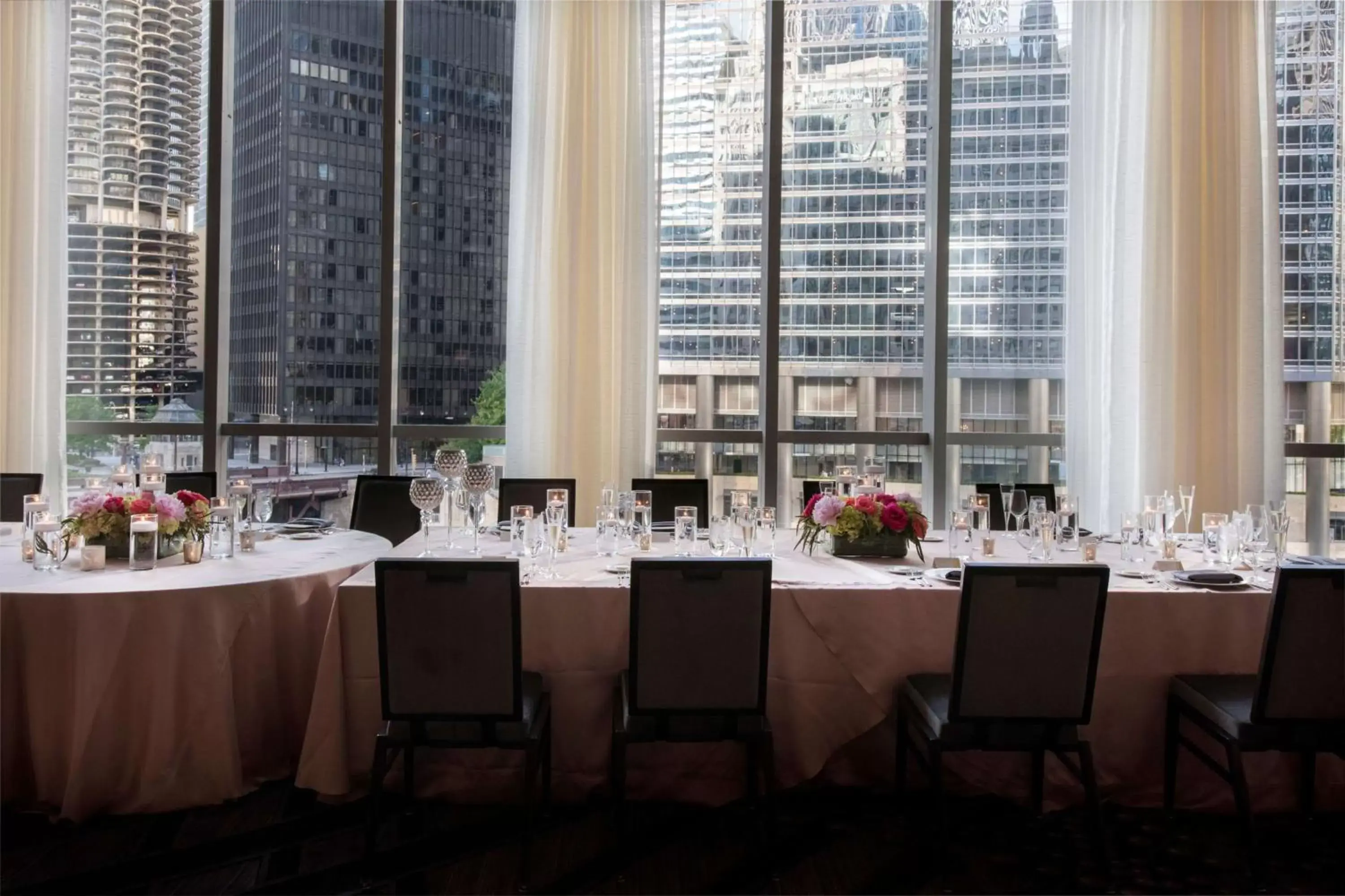 Meeting/conference room, Restaurant/Places to Eat in LondonHouse Chicago, Curio Collection by Hilton