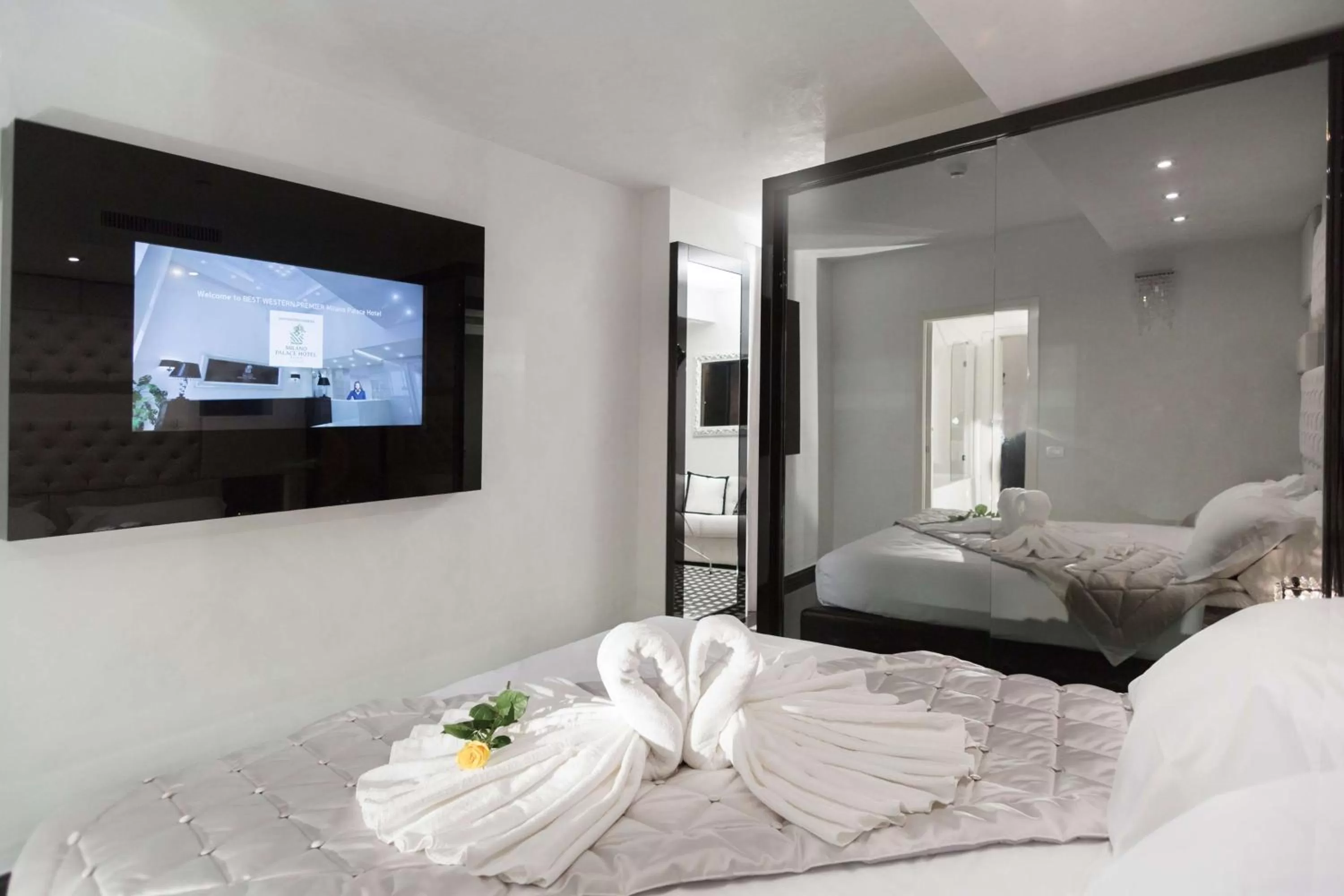 Photo of the whole room, Bed in Best Western Premier Milano Palace Hotel