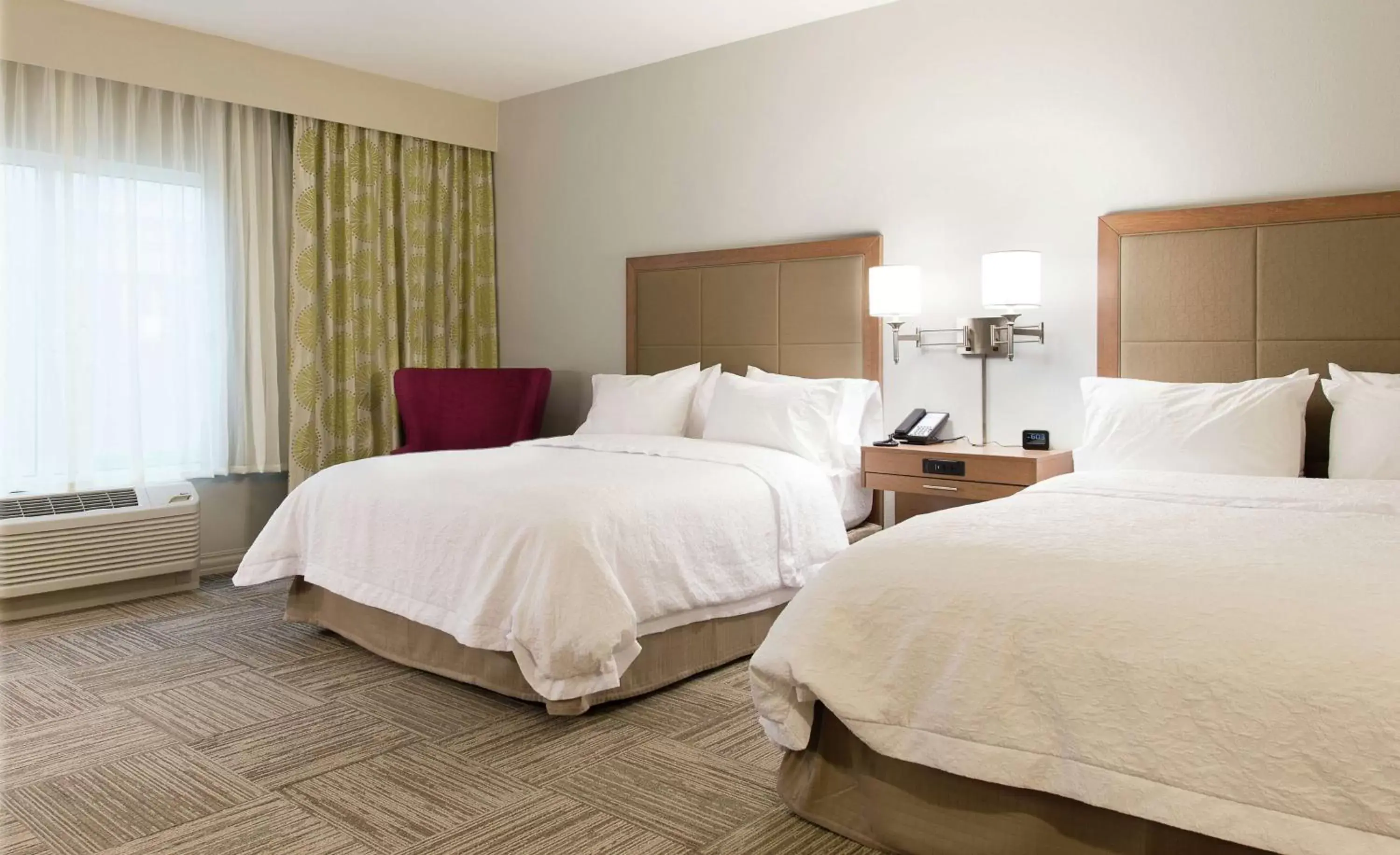 Bed in Hampton Inn & Suites Orangeburg, SC