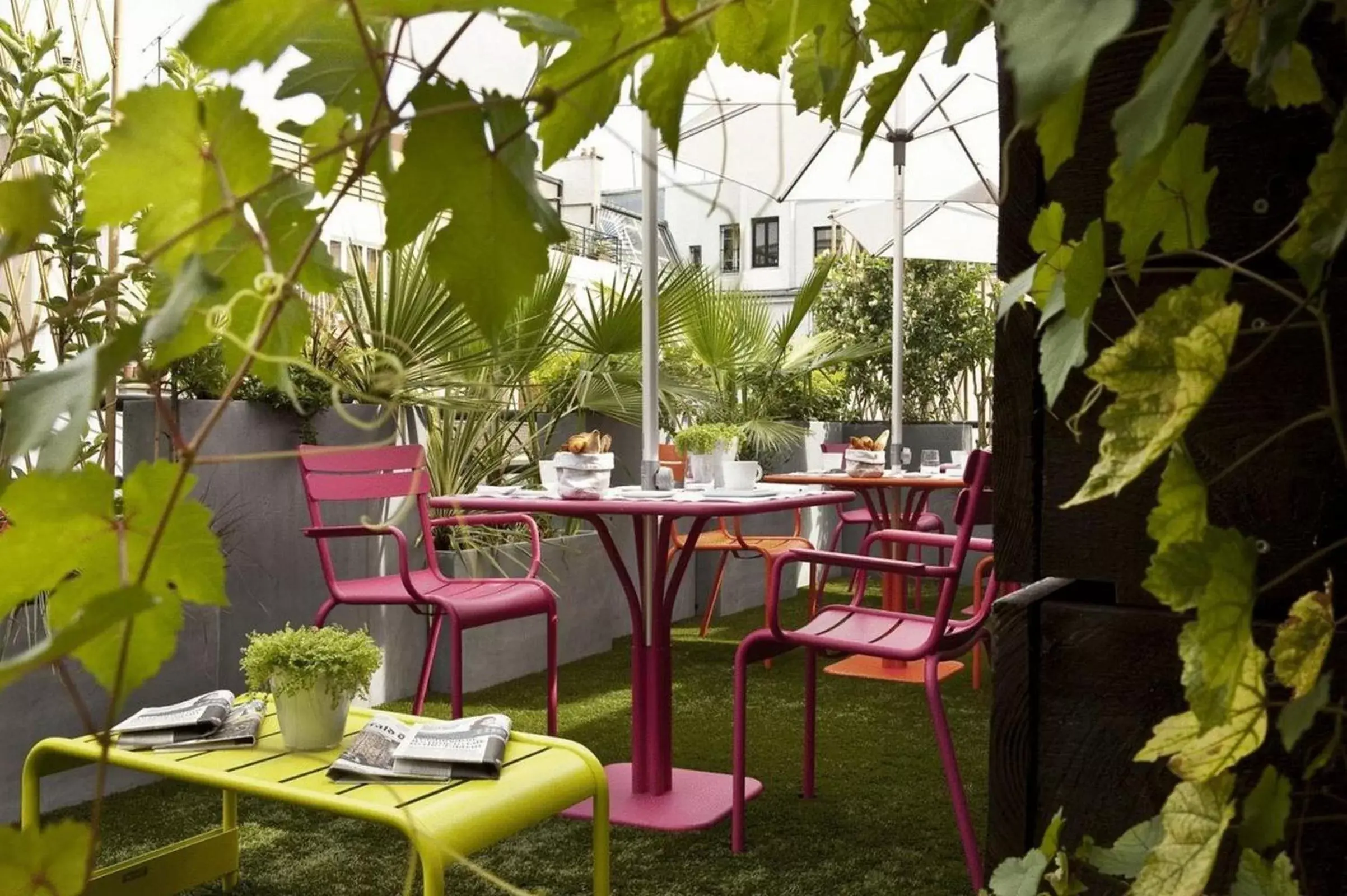 Balcony/Terrace, Restaurant/Places to Eat in Le 7 Eiffel Hotel by Malone