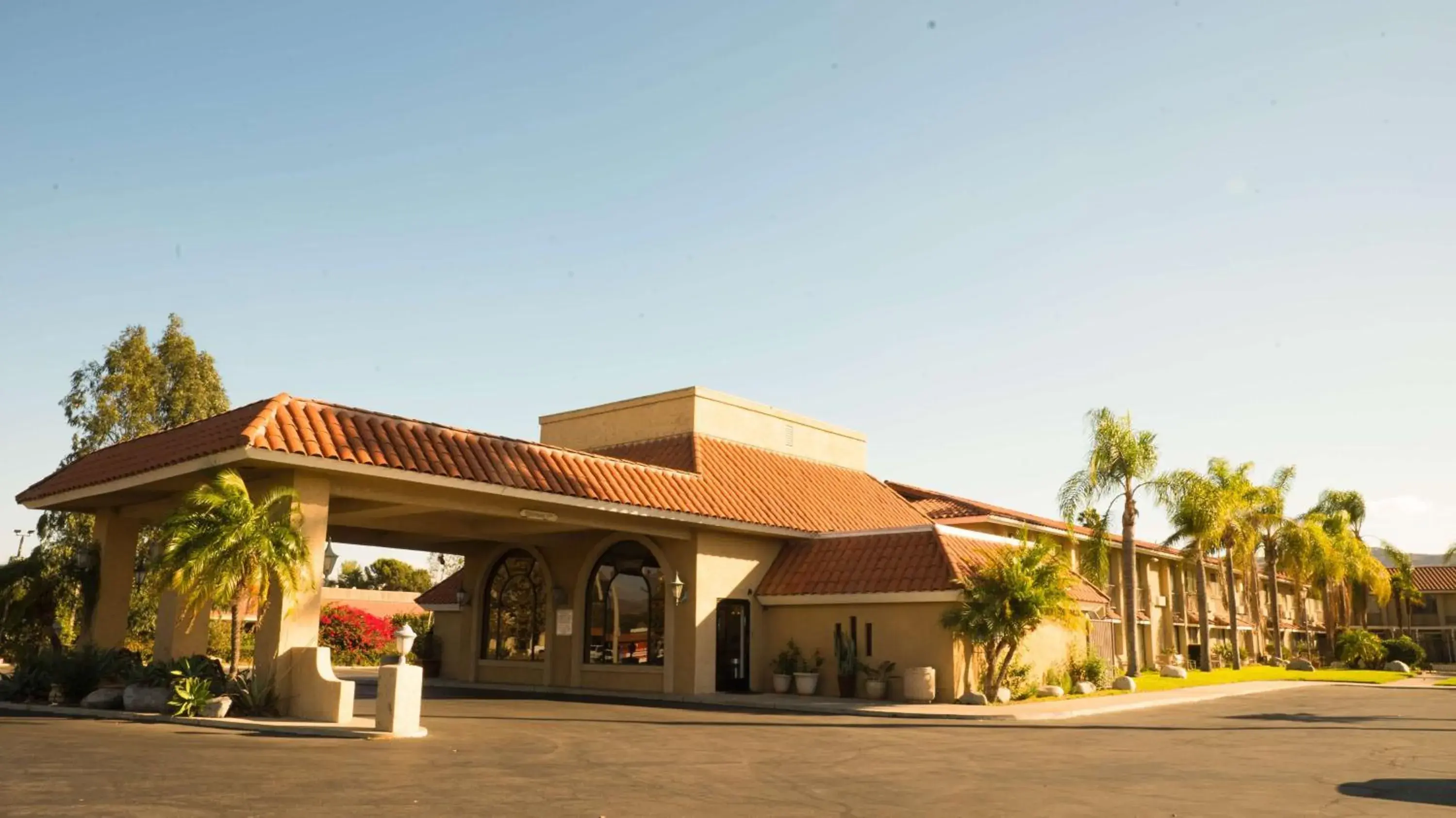 Property Building in Motel 6 Anaheim Hills, CA