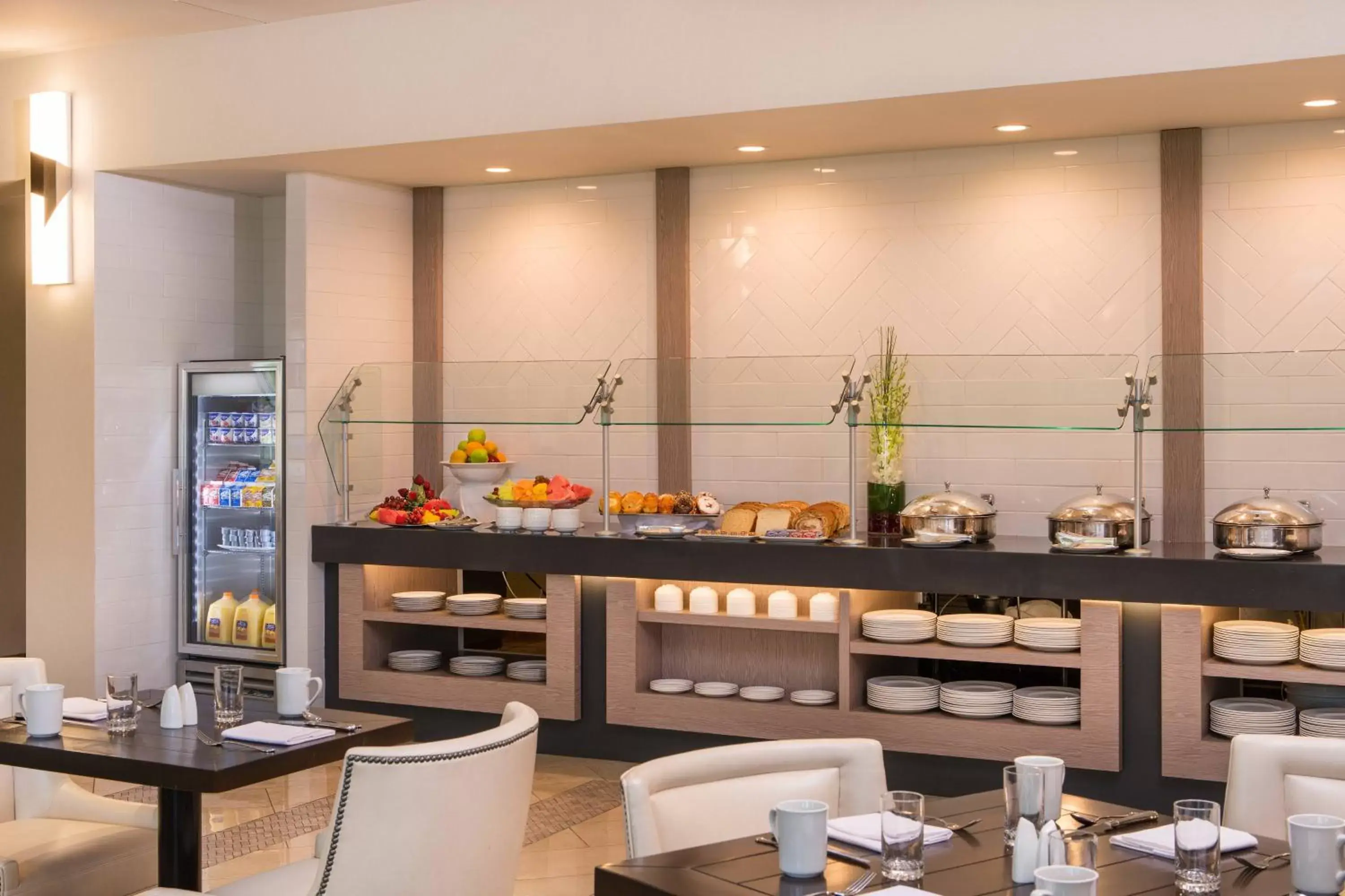 Breakfast, Restaurant/Places to Eat in Sheraton Suites Chicago Elk Grove