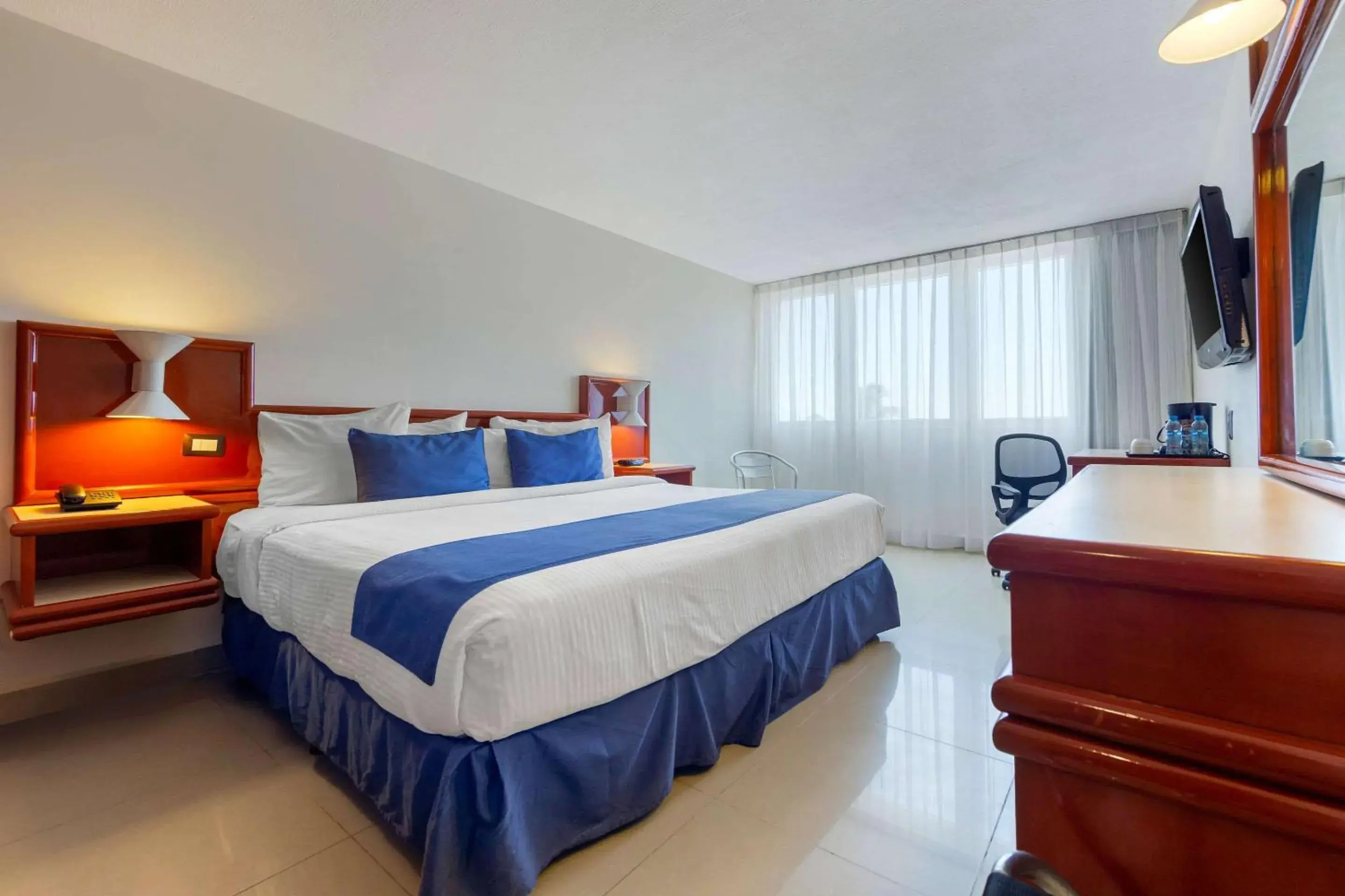 Photo of the whole room, Bed in Comfort Inn Veracruz