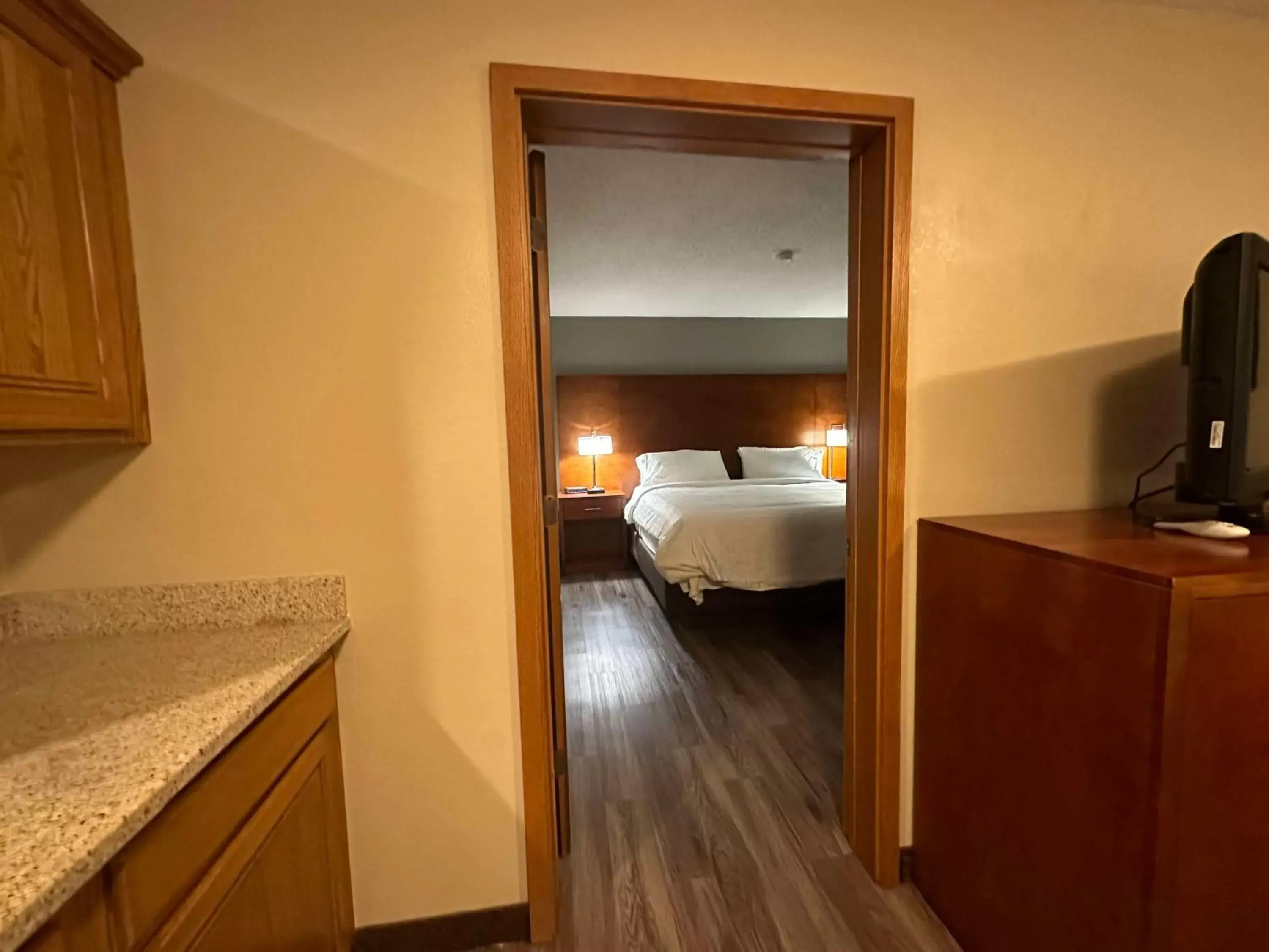 Photo of the whole room, Bed in SureStay Plus by Best Western Fremont I-69
