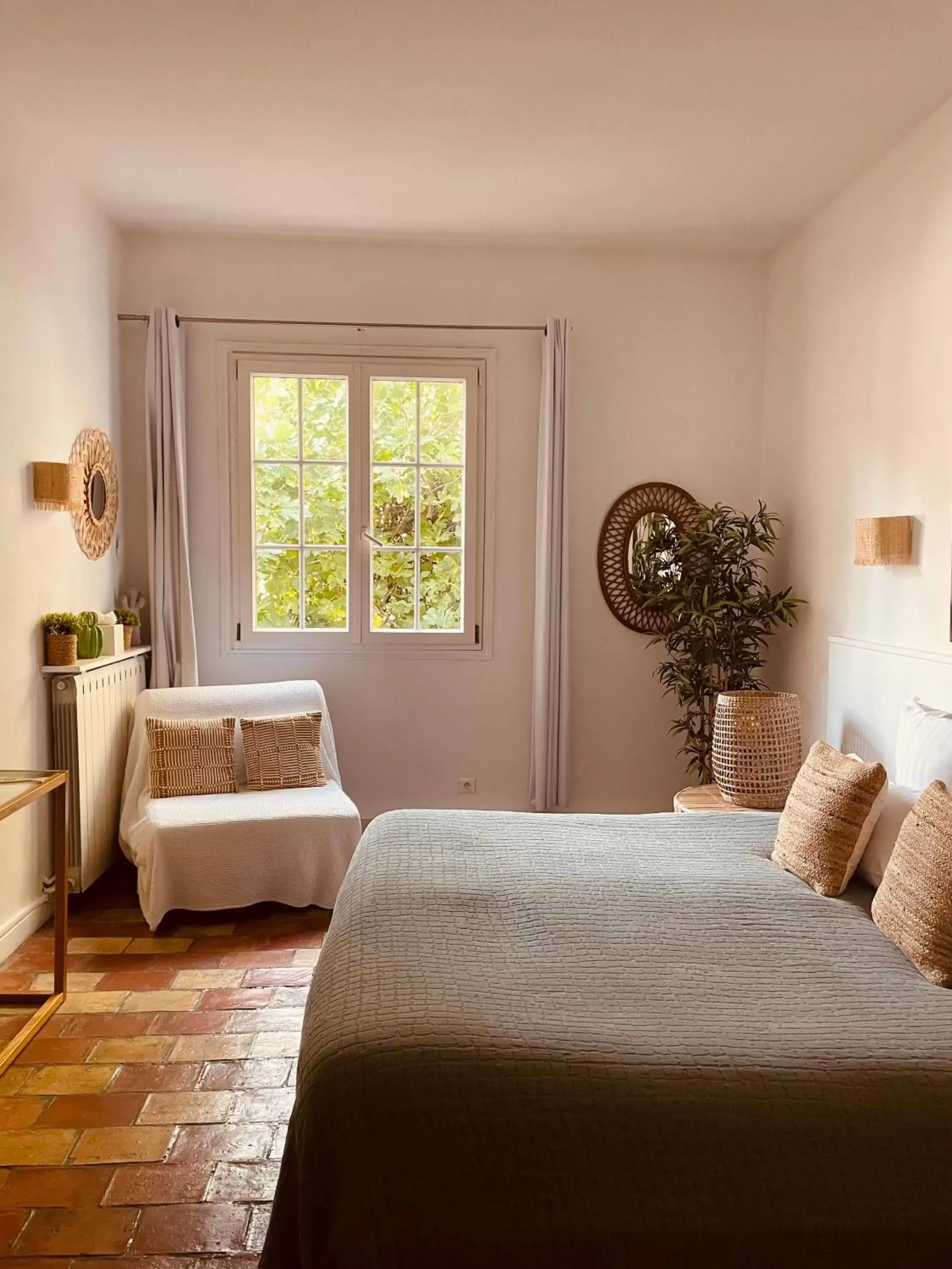 Photo of the whole room, Bed in Hotel de La Plage - Mahogany