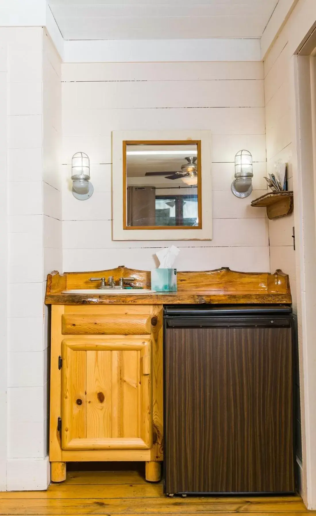 Bathroom, Kitchen/Kitchenette in Drummond Island Resort & Conference Center