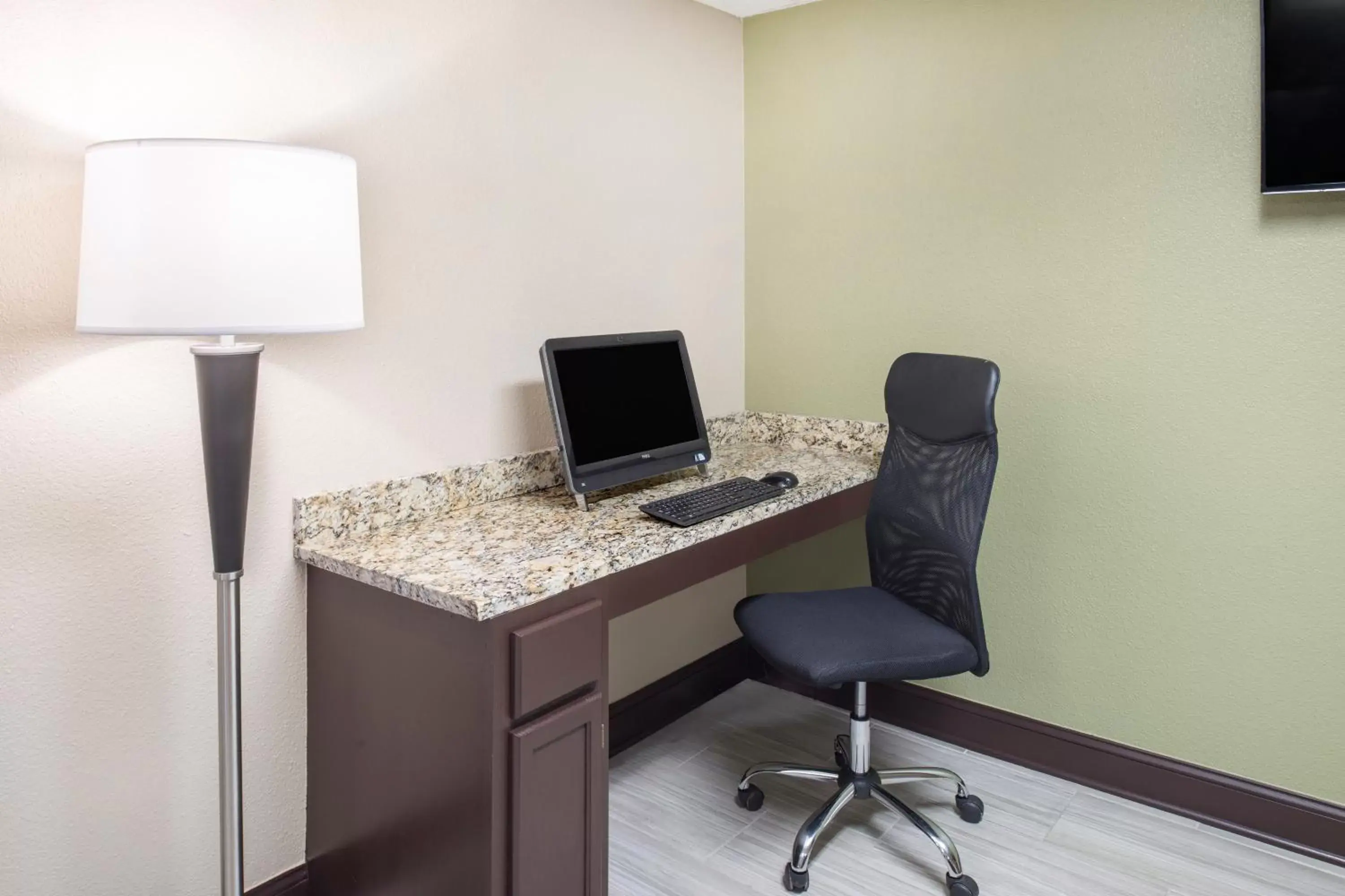 Business facilities in Super 8 by Wyndham Charleston MO