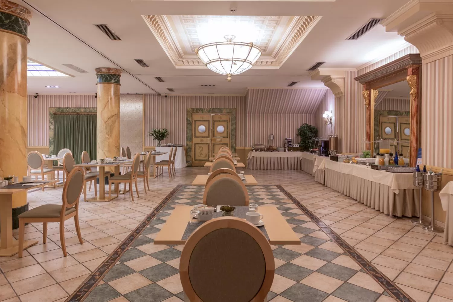 Lounge or bar in Hotel Exe Reina Isabel