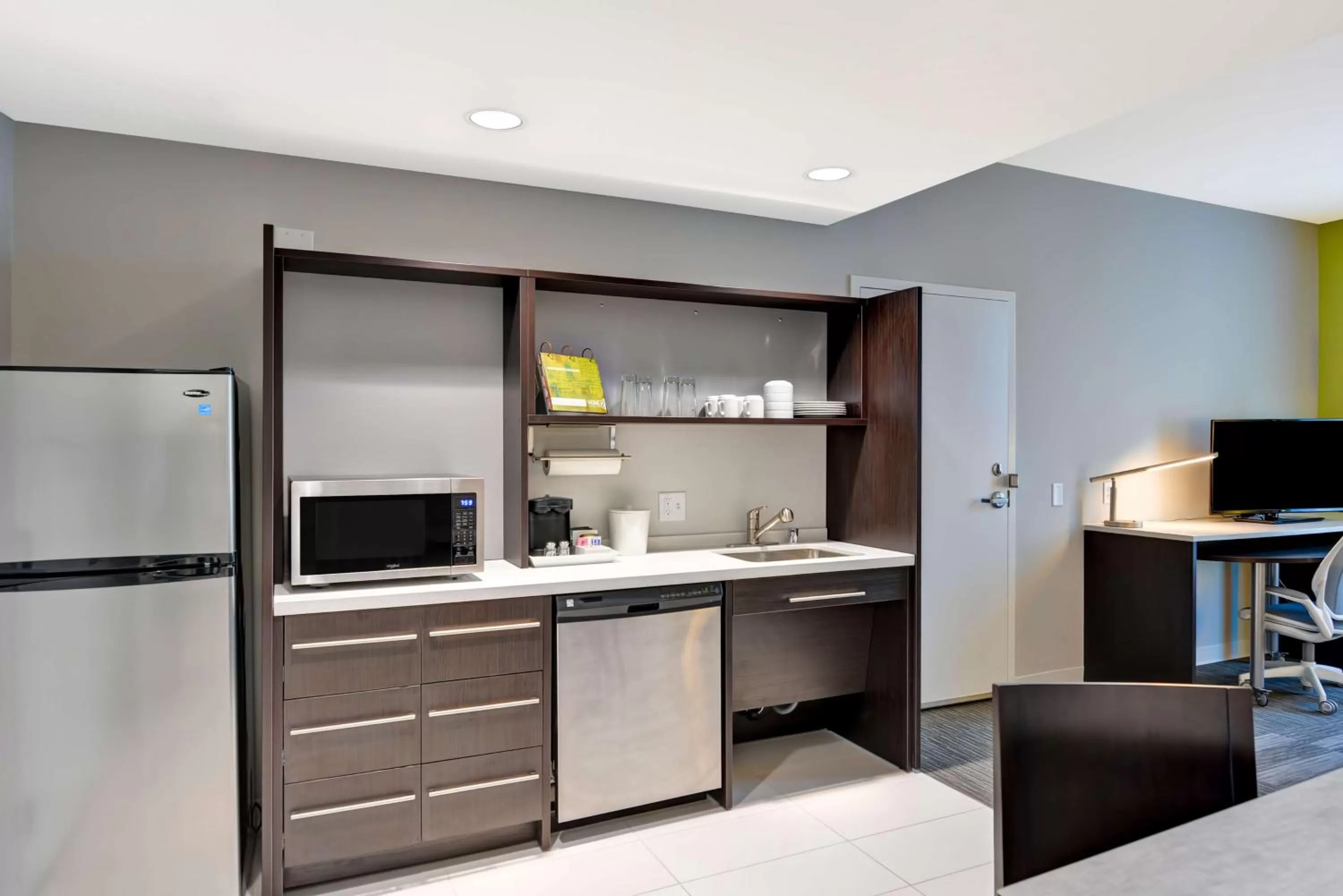 Bedroom in Home2 Suites Azusa