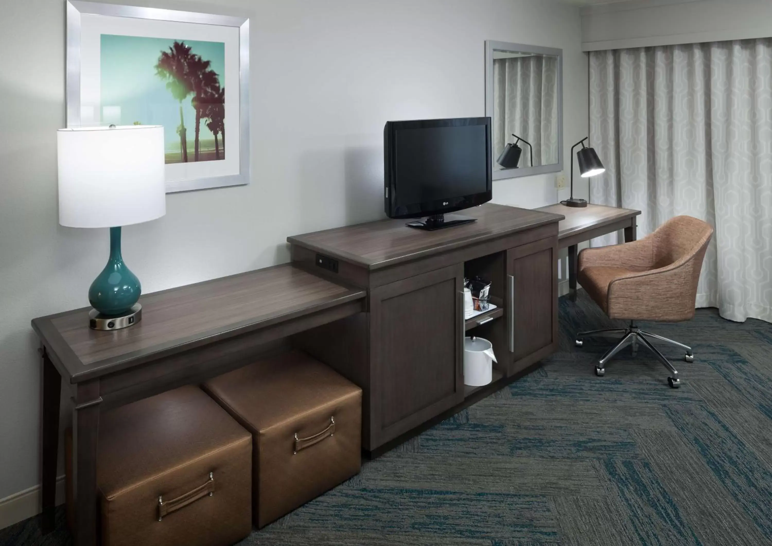 Bedroom, TV/Entertainment Center in Hampton Inn Los Angeles Orange County Cypress