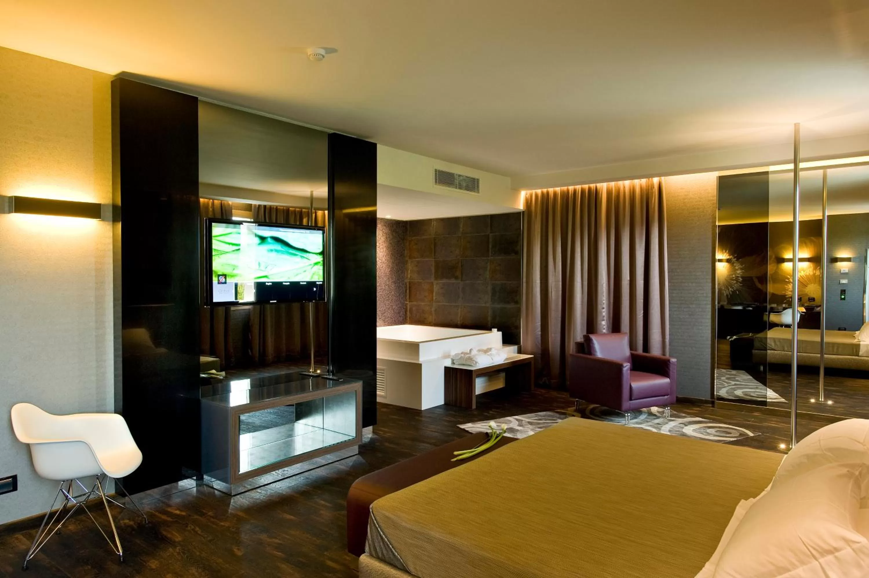 Photo of the whole room, Bed in Viola Mhotel