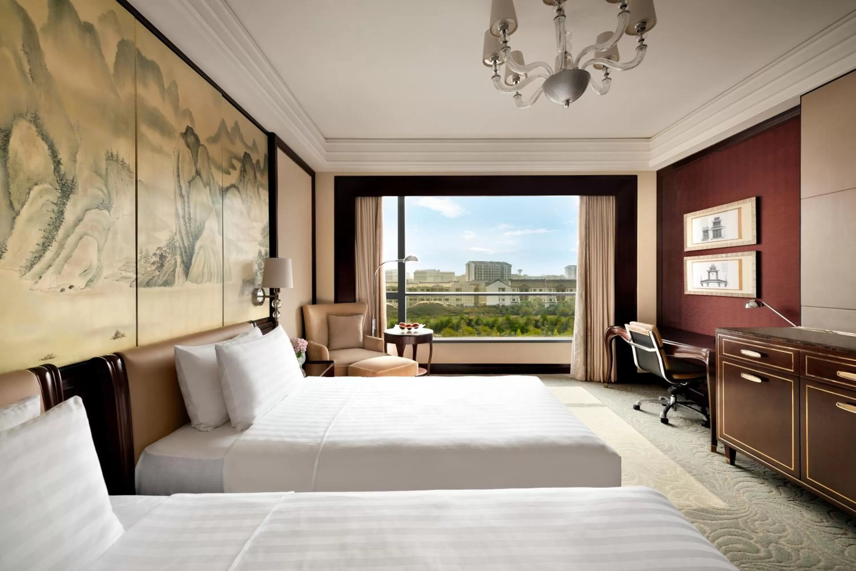 Seating area, Bed in Shangri-La Guilin