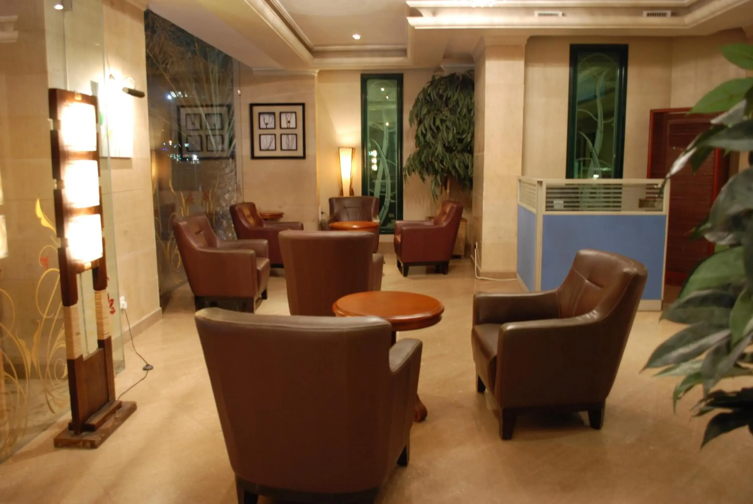 Lobby or reception, Lounge/Bar in Times Square Suite Hotel