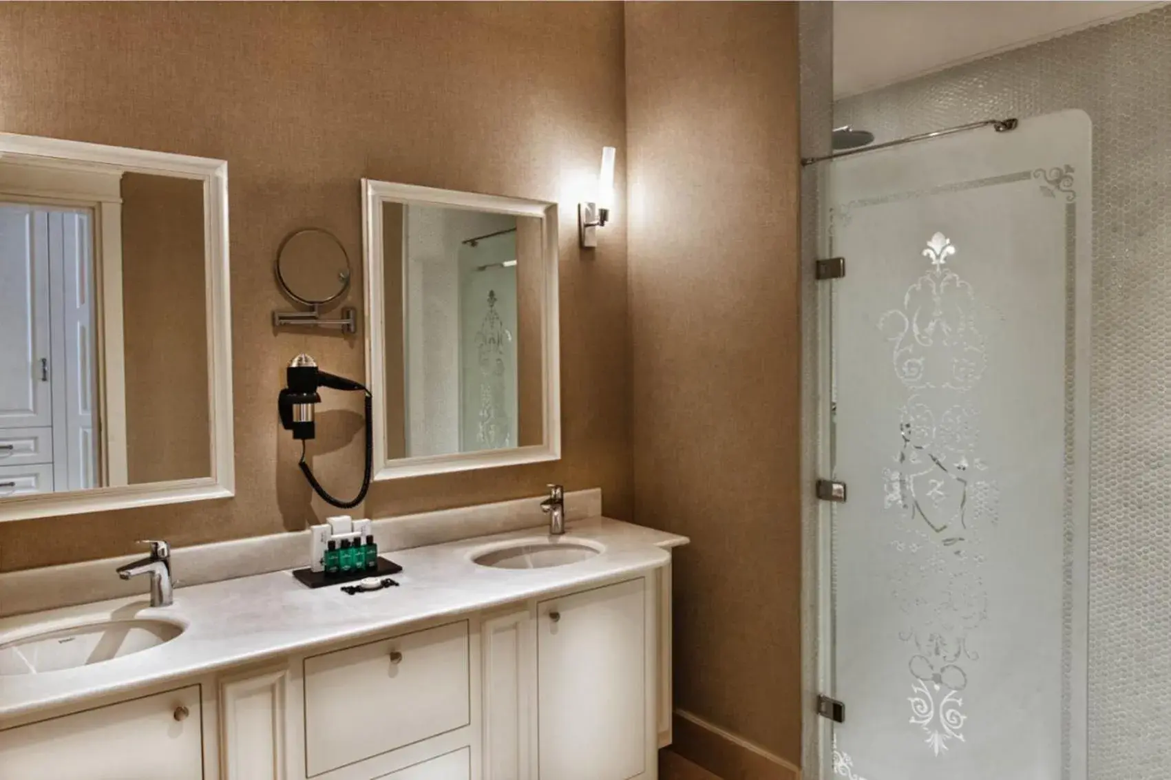 Bathroom in Kaya Palazzo Golf Resort