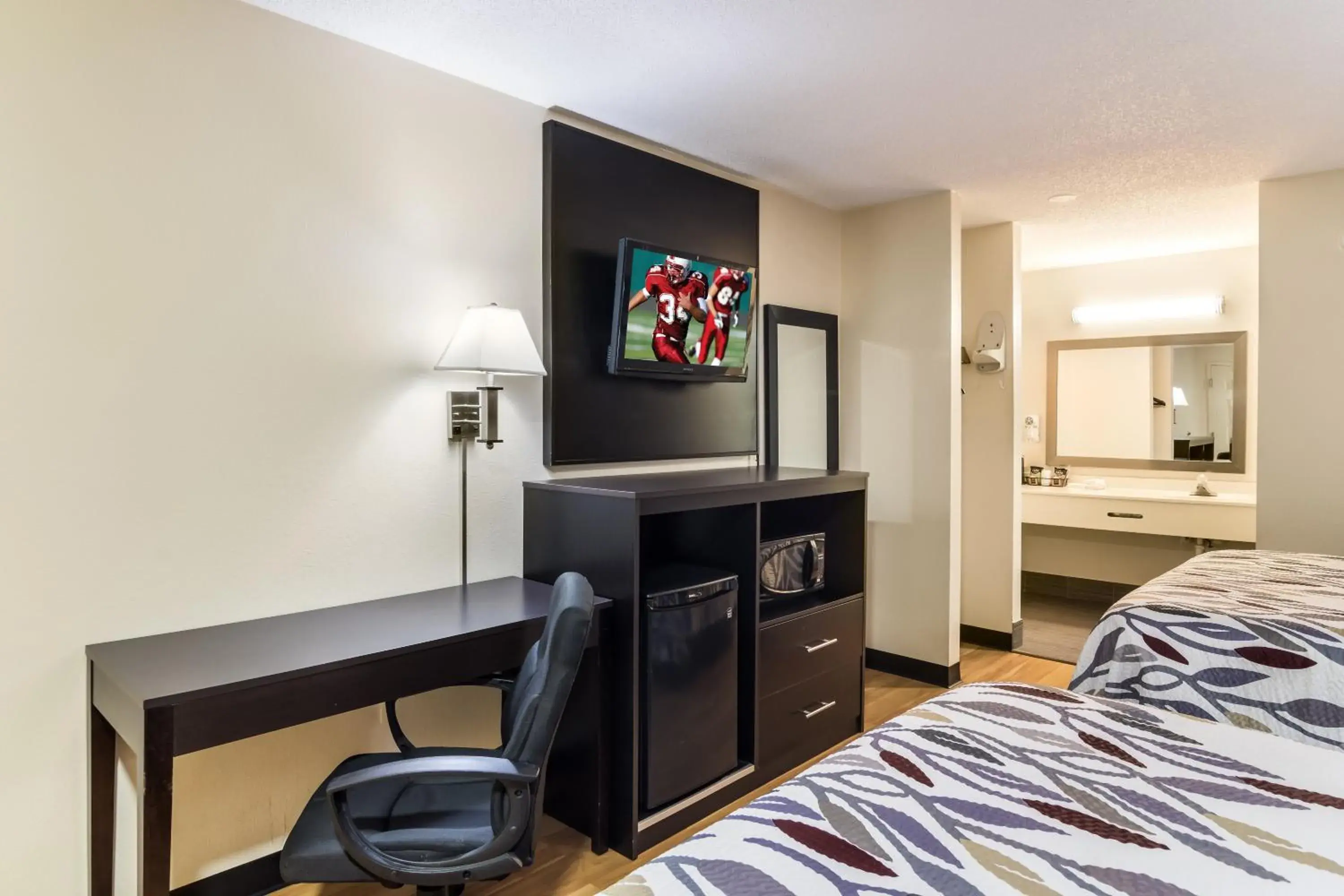 Photo of the whole room, TV/Entertainment Center in Red Roof Inn Atlanta - Kennesaw State University