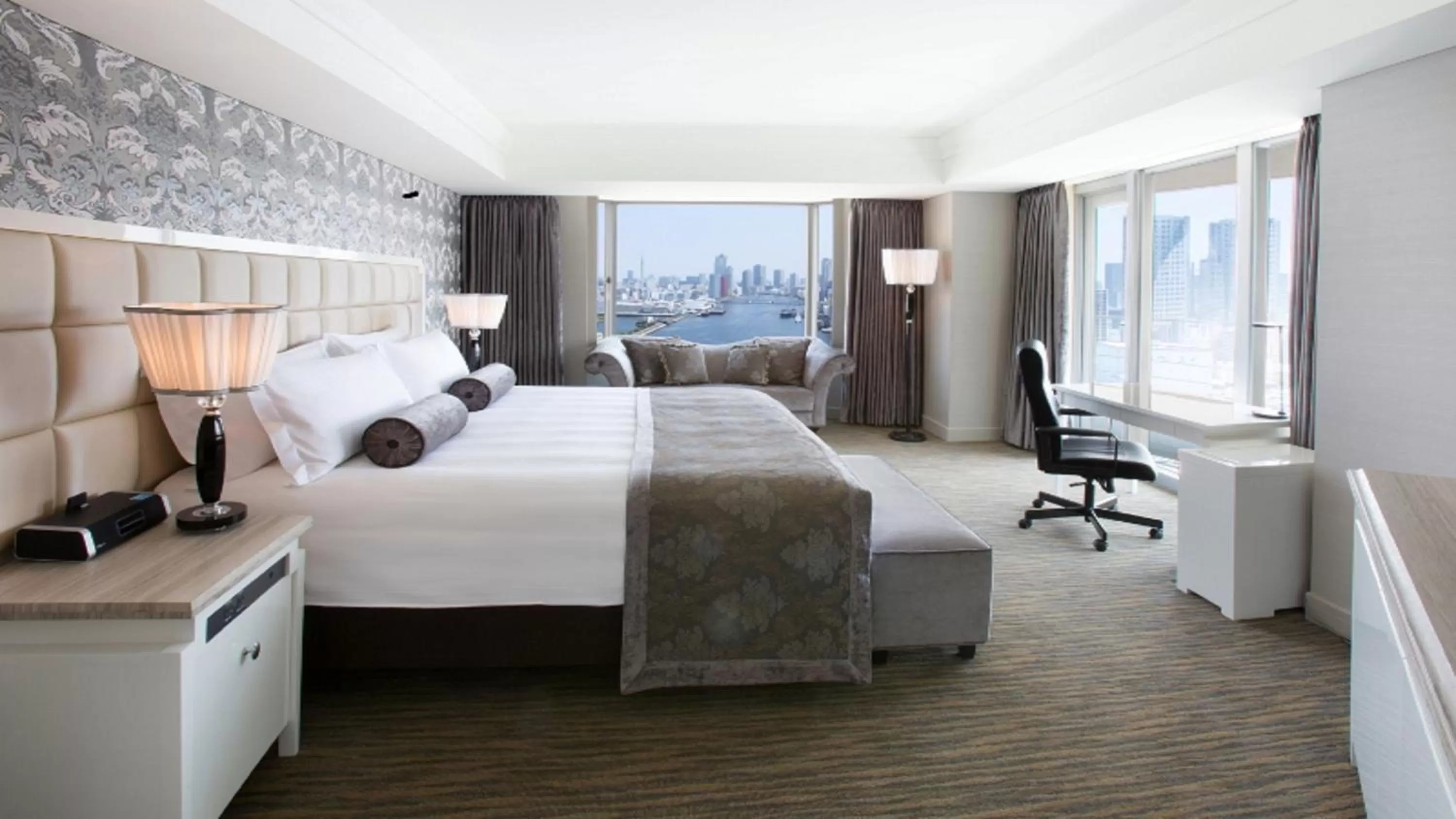 Photo of the whole room, Bed in InterContinental Tokyo Bay by IHG