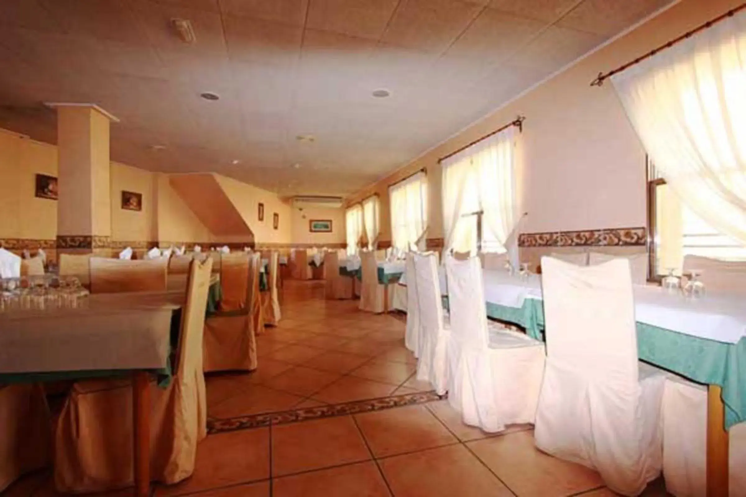 Restaurant/places to eat, Banquet Facilities in Hotel Paloma