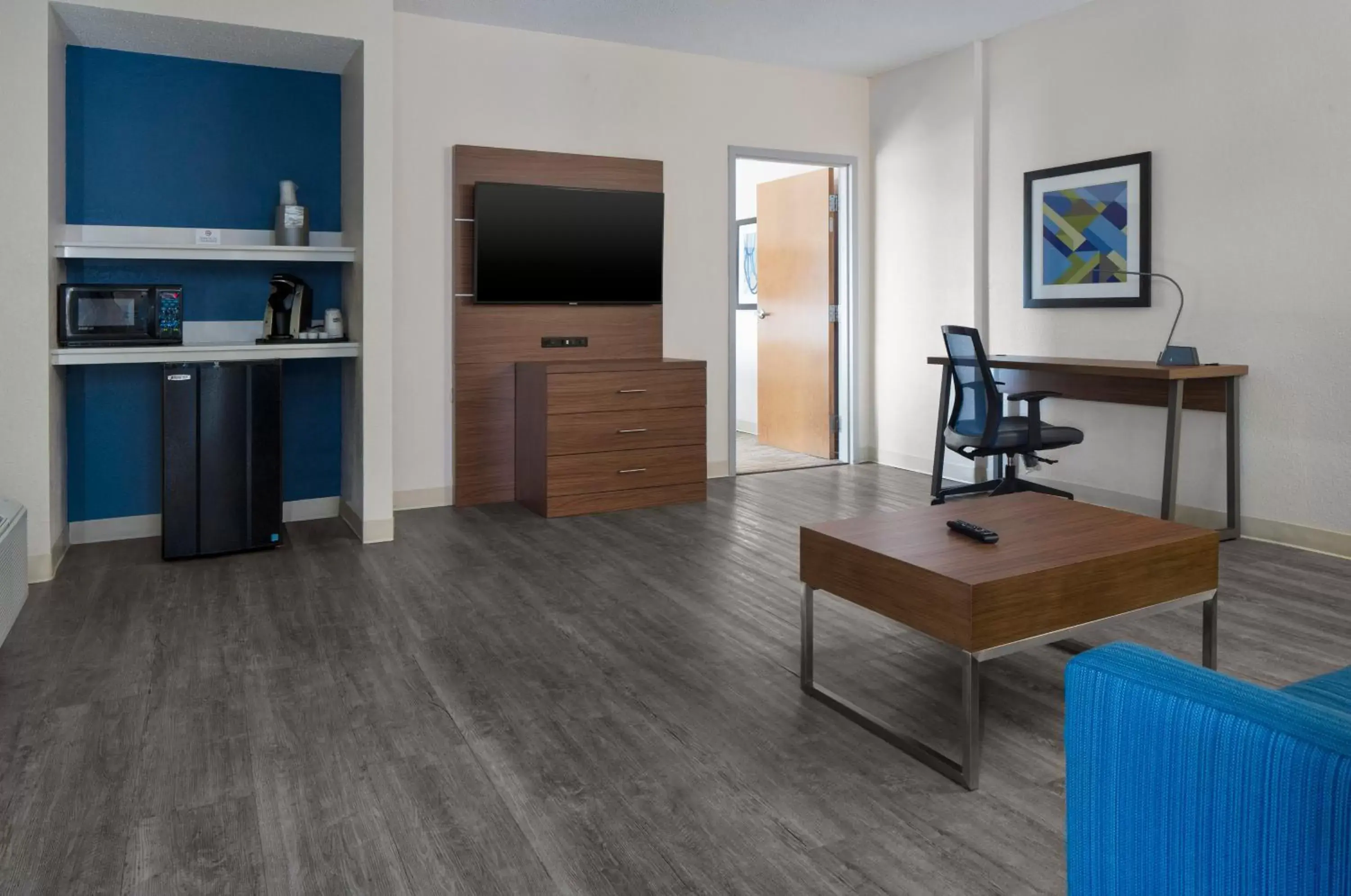 One-Bedroom King Suite - Pet Friendly in Holiday Inn Express North Myrtle Beach - Little River by IHG One-Bedroom King Suite - Pet Friendly in Holiday Inn Express North Myrtle Beach - Little River by IHG