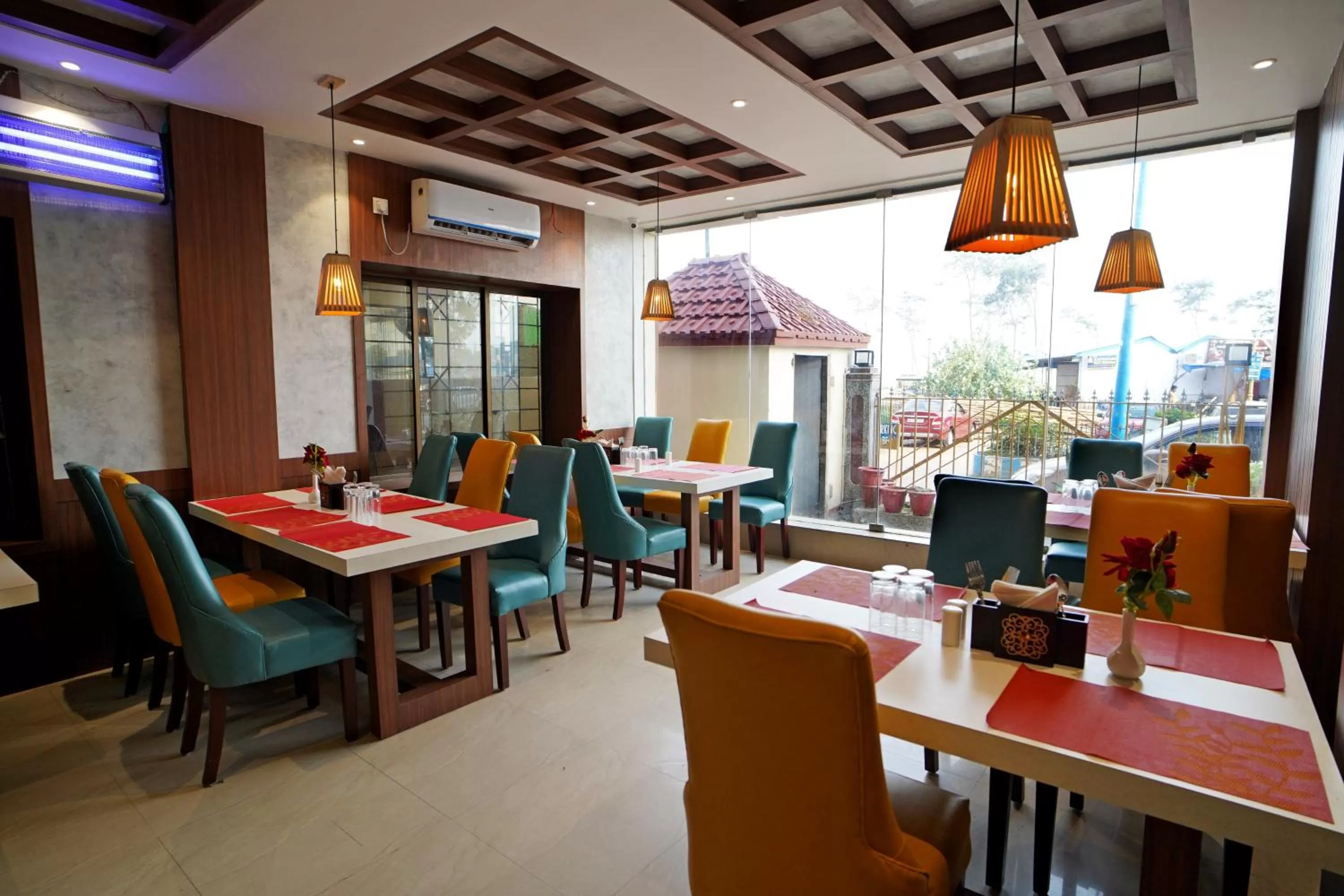 Restaurant/Places to Eat in Royal Sea View