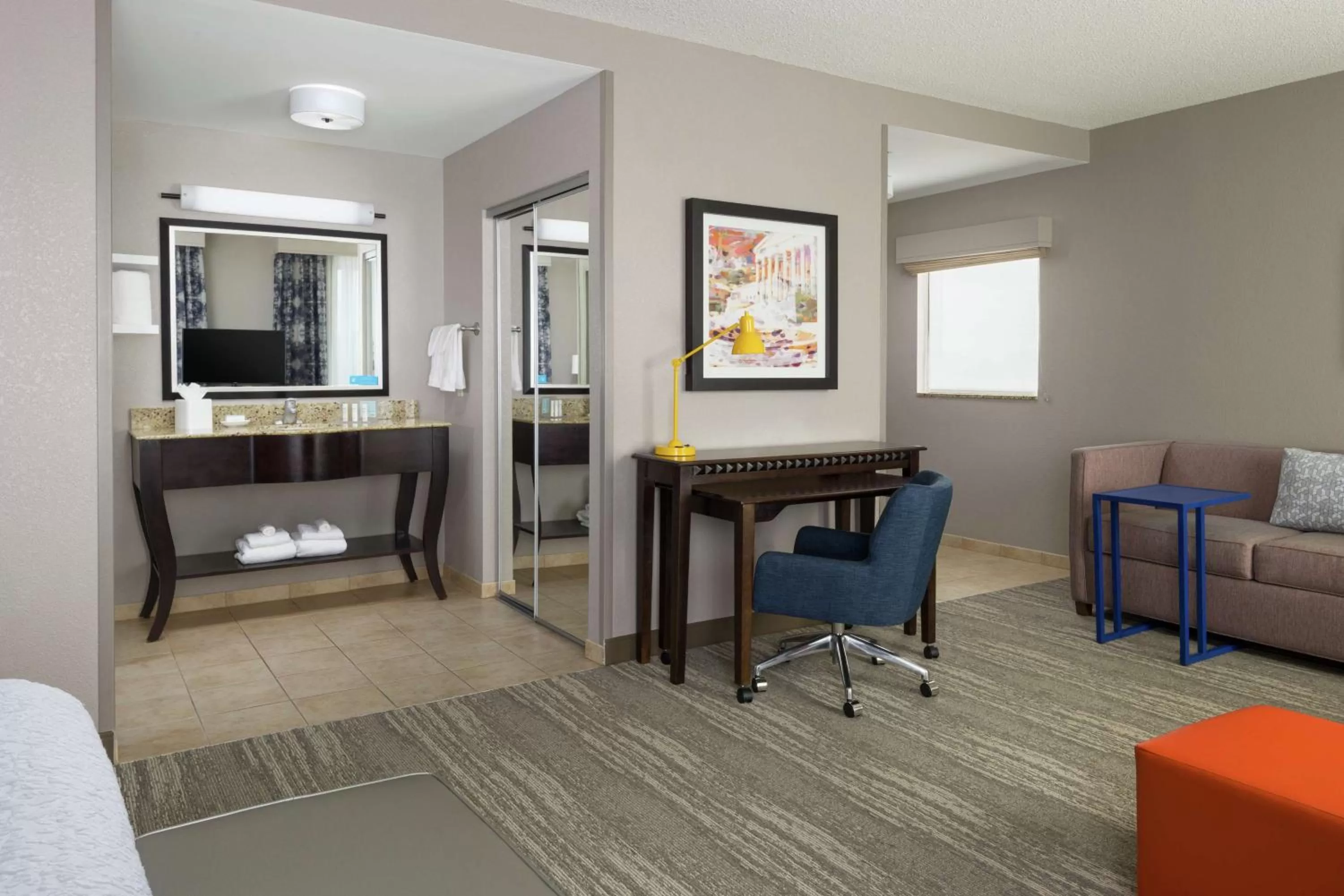 Bedroom in Hampton Inn & Suites National Harbor/Alexandria Area