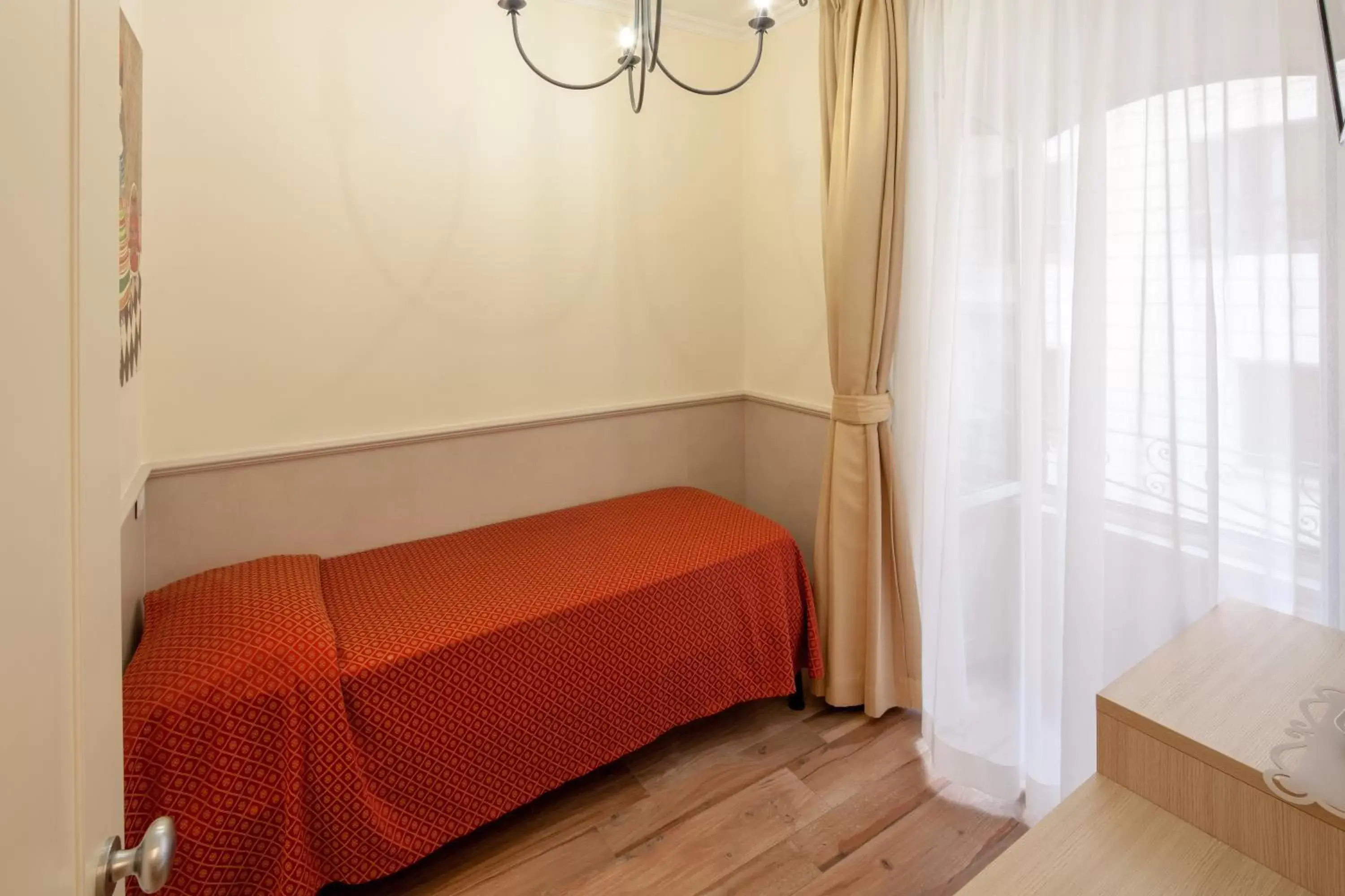 Property building, Bed in Hotel Flavia