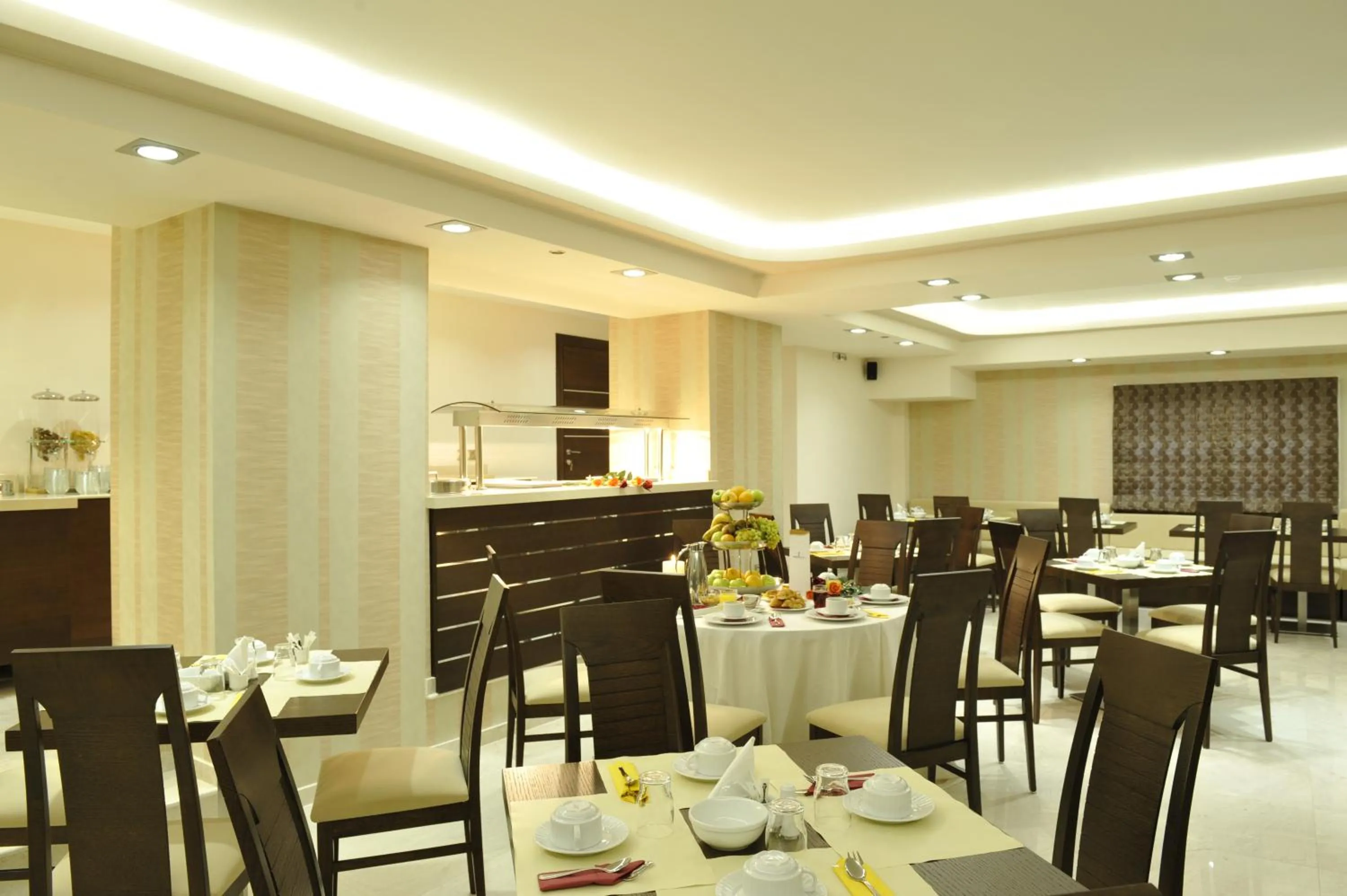Restaurant/places to eat in Europa Hotel