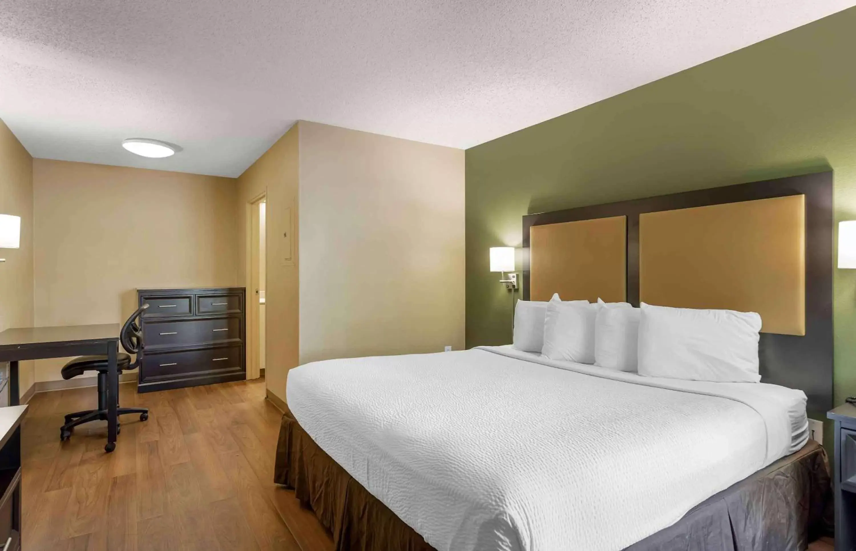 Bedroom, Bed in Extended Stay America Suites - Jacksonville - Southside - St Johns Towne Ctr