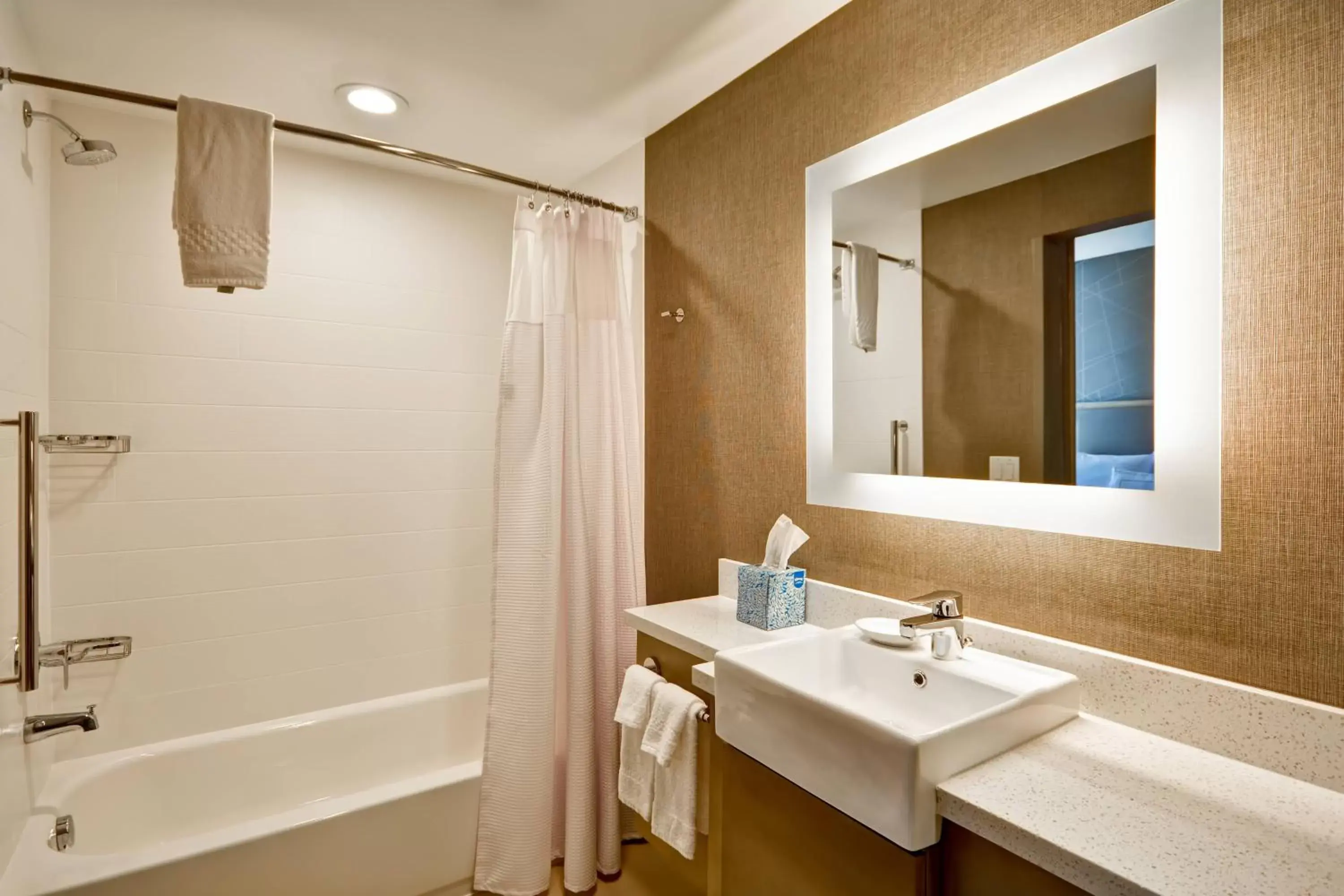 Bathroom in SpringHill Suites by Marriott Cincinnati Blue Ash