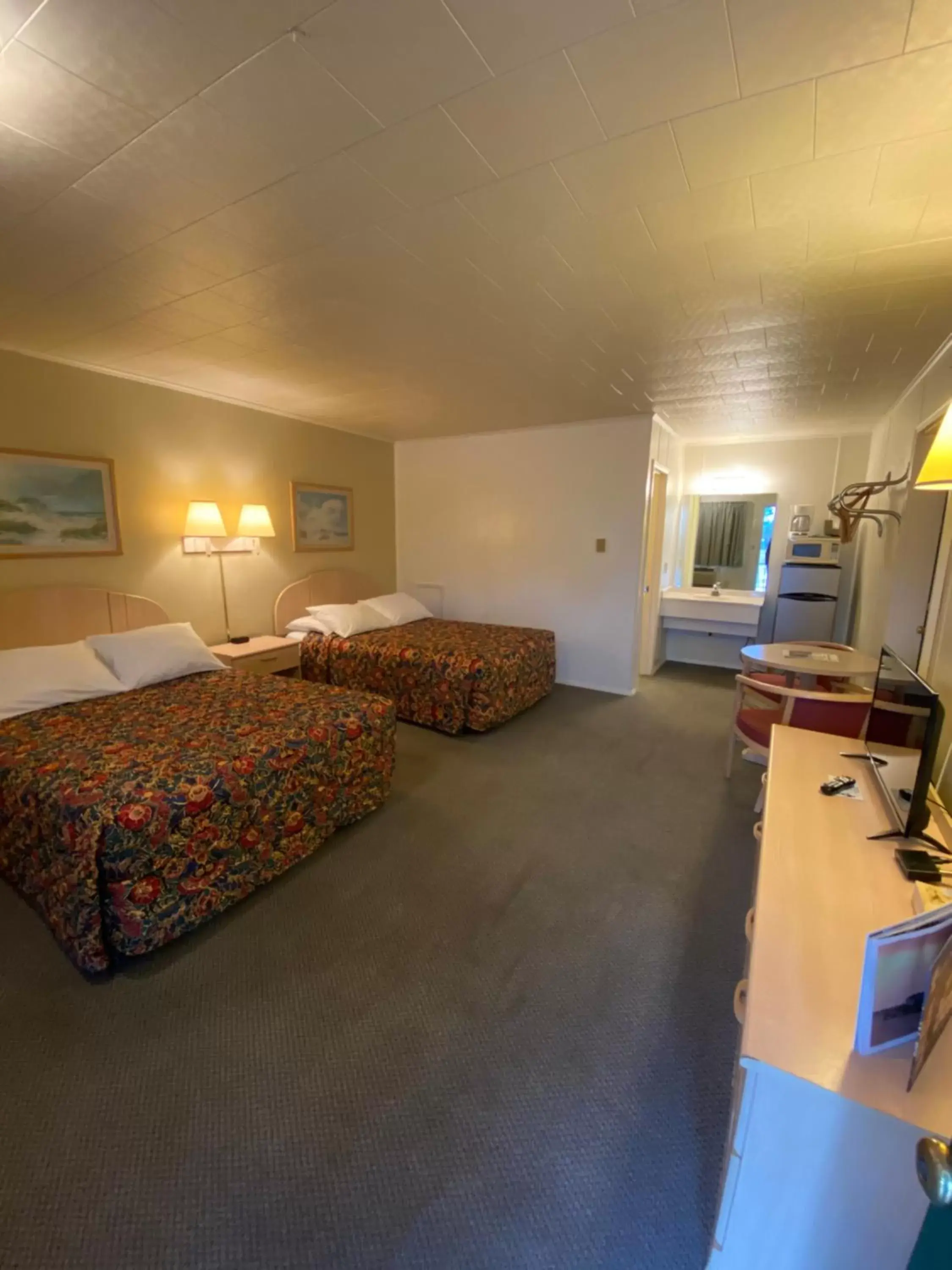 Photo of the whole room, Bed in Birchwood inn