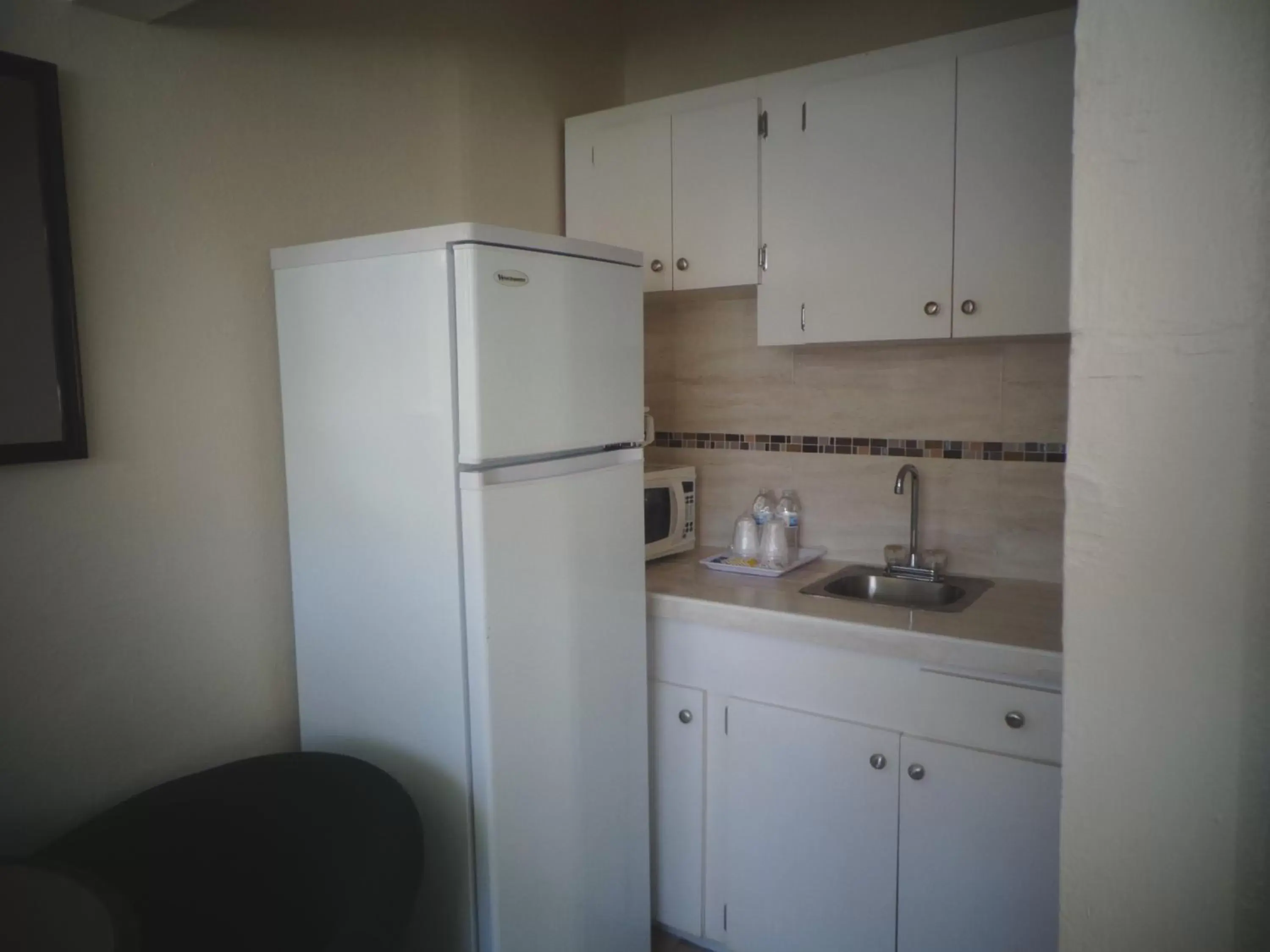 Kitchen or kitchenette, Kitchen/Kitchenette in Colony Club Inn & Suites