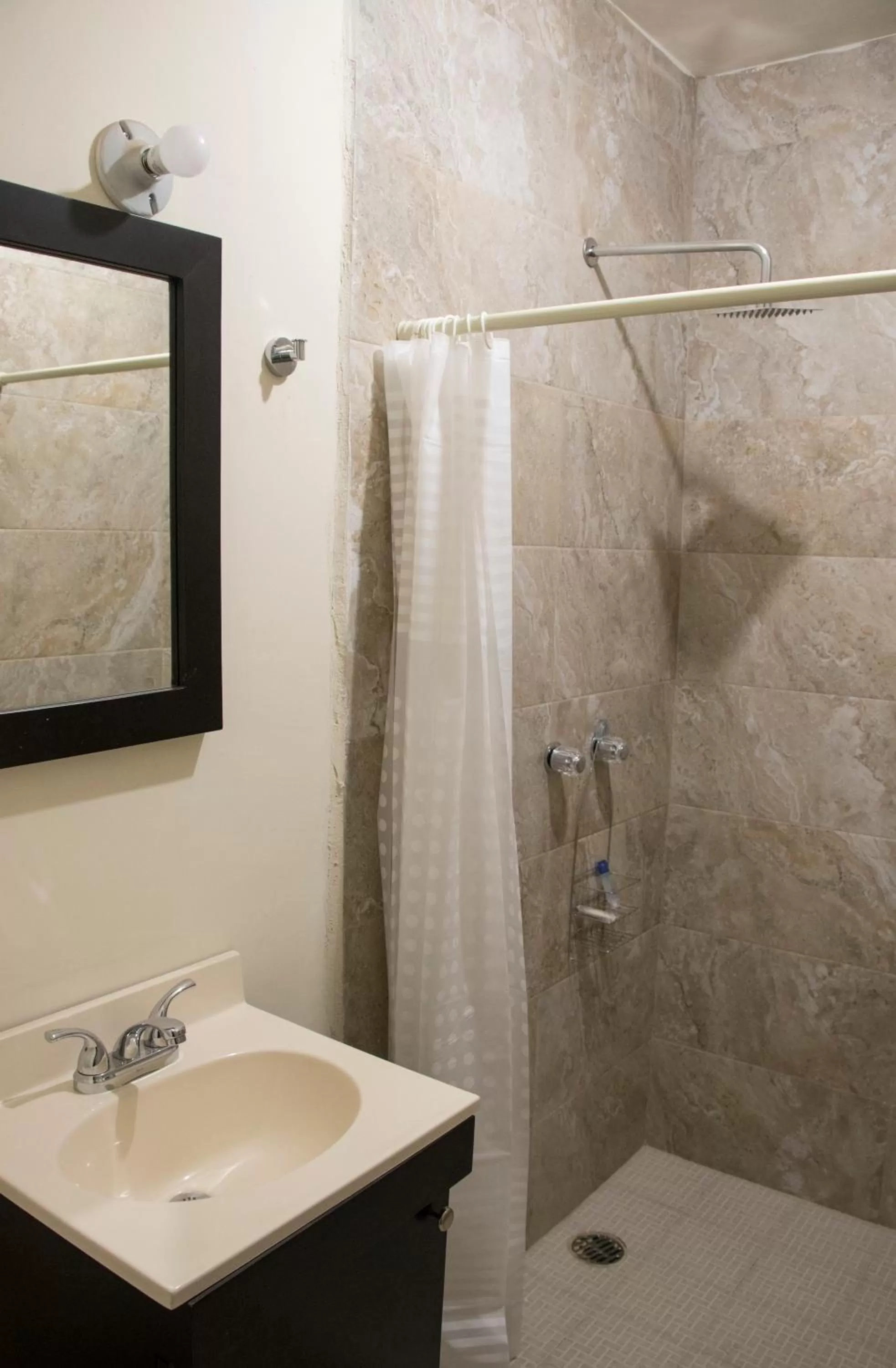 Bathroom in Hotel Nápoles