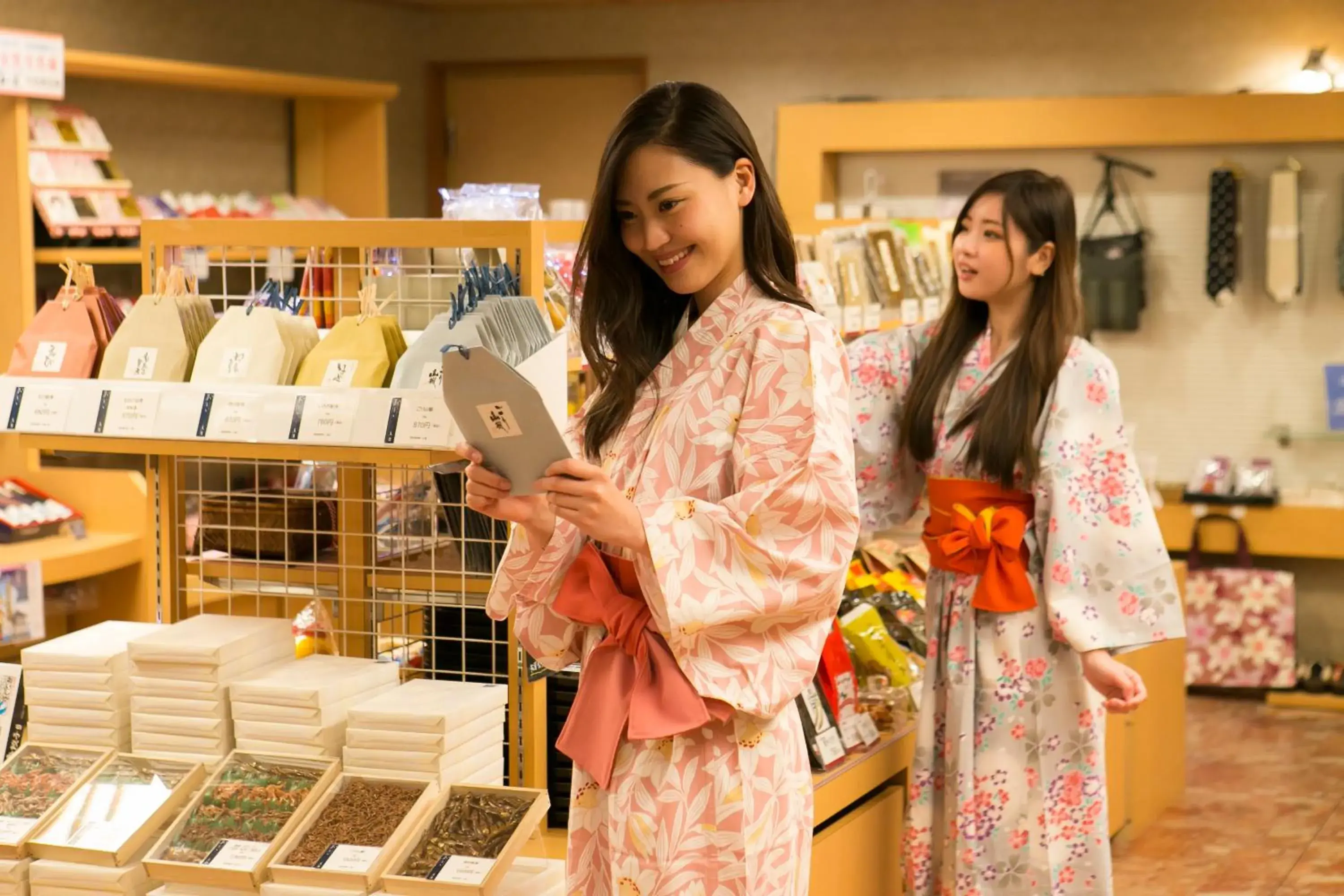 On-site shops in Biwako Ryokusuitei