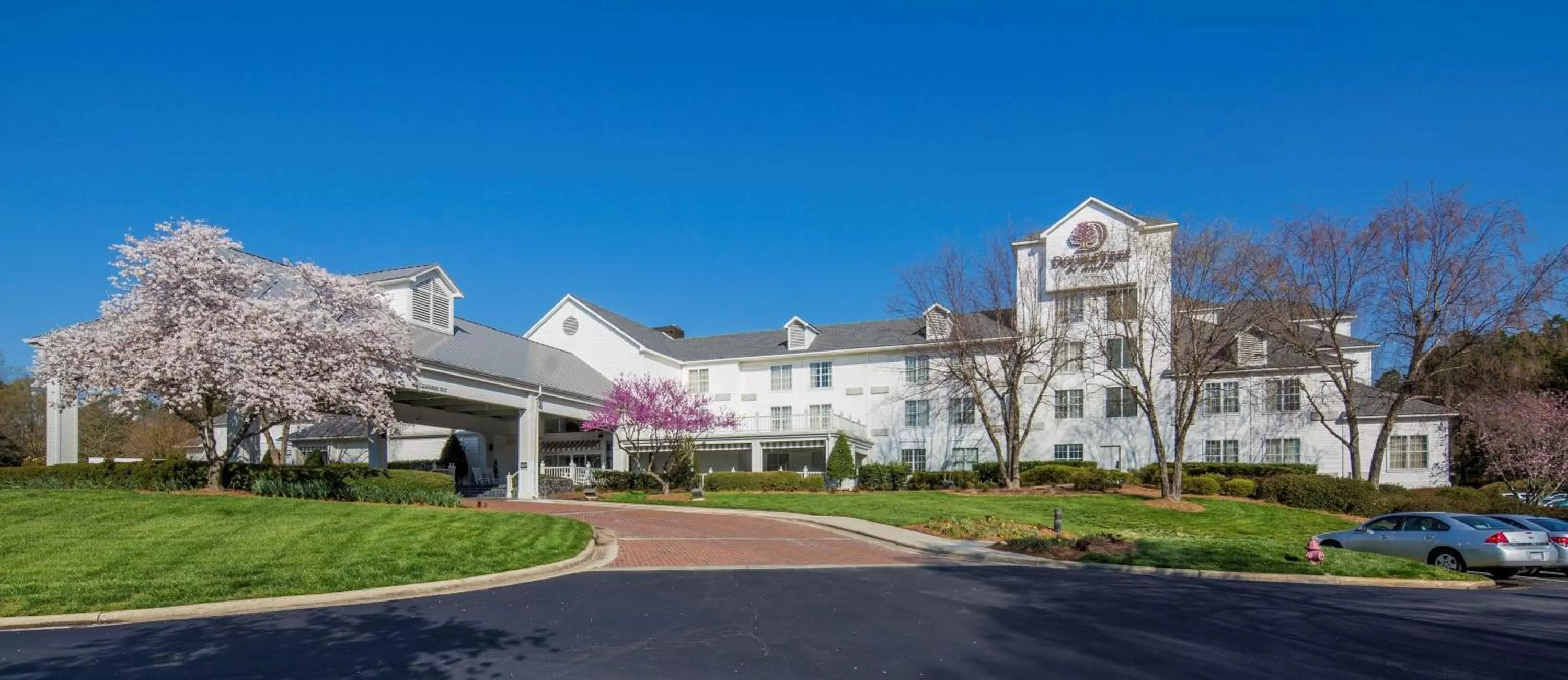 Property building in DoubleTree by Hilton Raleigh Durham Airport at Research Triangle Park